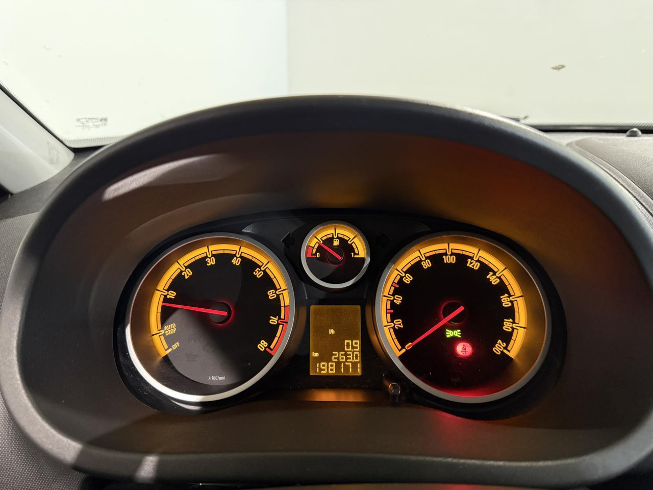 Opel | Corsa | 1.2-16V Rhythm | 2013 | 198.171 km | 5KBB41 | Logisch - Hatchback: afbeelding 2 Opel | Corsa | 1.2-16V Rhythm | 2013 | 198.171 km | 5KBB41 | Logisch - Hatchback: afbeelding 2