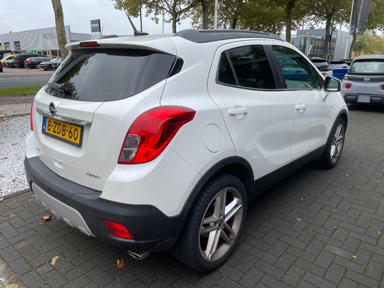 Opel Mokka 1.4 T Cosmo | 2014 | 98.606 km | 8ZDB60 | NAP: Logisch - SUV: afbeelding 4 Opel Mokka 1.4 T Cosmo | 2014 | 98.606 km | 8ZDB60 | NAP: Logisch - SUV: afbeelding 4