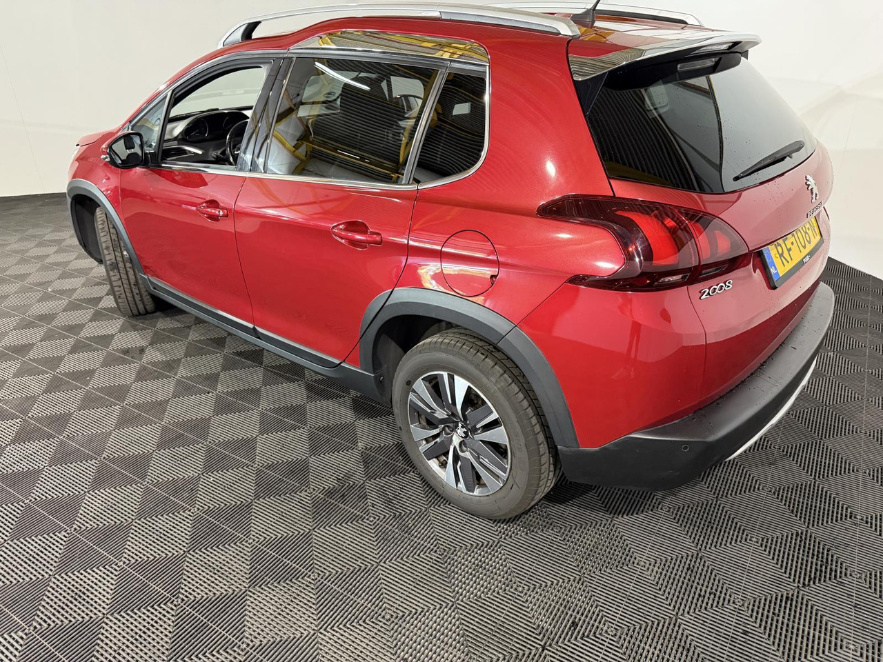 Peugeot 2008 1.2 PureTech Blue Lease Executive RF-108-N 141.645 km - Personenwagen: afbeelding 3 Peugeot 2008 1.2 PureTech Blue Lease Executive RF-108-N 141.645 km - Personenwagen: afbeelding 3