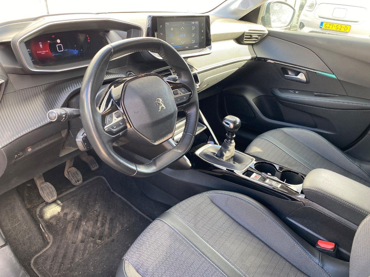 Peugeot 208 1.2 PureTech Allure | 2020 | 95.990 km | J679DD | NAP: Logisch - Hatchback: afbeelding 5 Peugeot 208 1.2 PureTech Allure | 2020 | 95.990 km | J679DD | NAP: Logisch - Hatchback: afbeelding 5