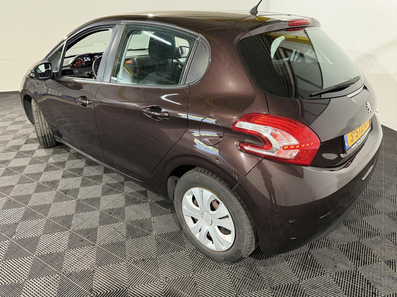 Peugeot | 208 | 1.2 VTi Urban Soul | 2014 | 200.317 km | 3STZ09 | Logisch - Hatchback: afbeelding 3 Peugeot | 208 | 1.2 VTi Urban Soul | 2014 | 200.317 km | 3STZ09 | Logisch - Hatchback: afbeelding 3