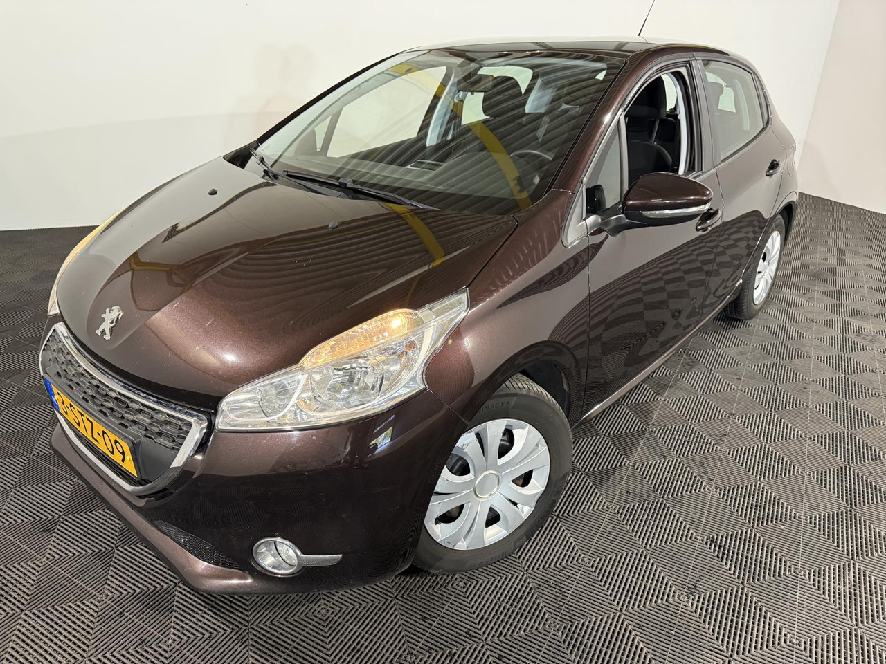 Peugeot | 208 | 1.2 VTi Urban Soul | 2014 | 200.317 km | 3STZ09 | Logisch - Hatchback: afbeelding 1 Peugeot | 208 | 1.2 VTi Urban Soul | 2014 | 200.317 km | 3STZ09 | Logisch - Hatchback: afbeelding 1