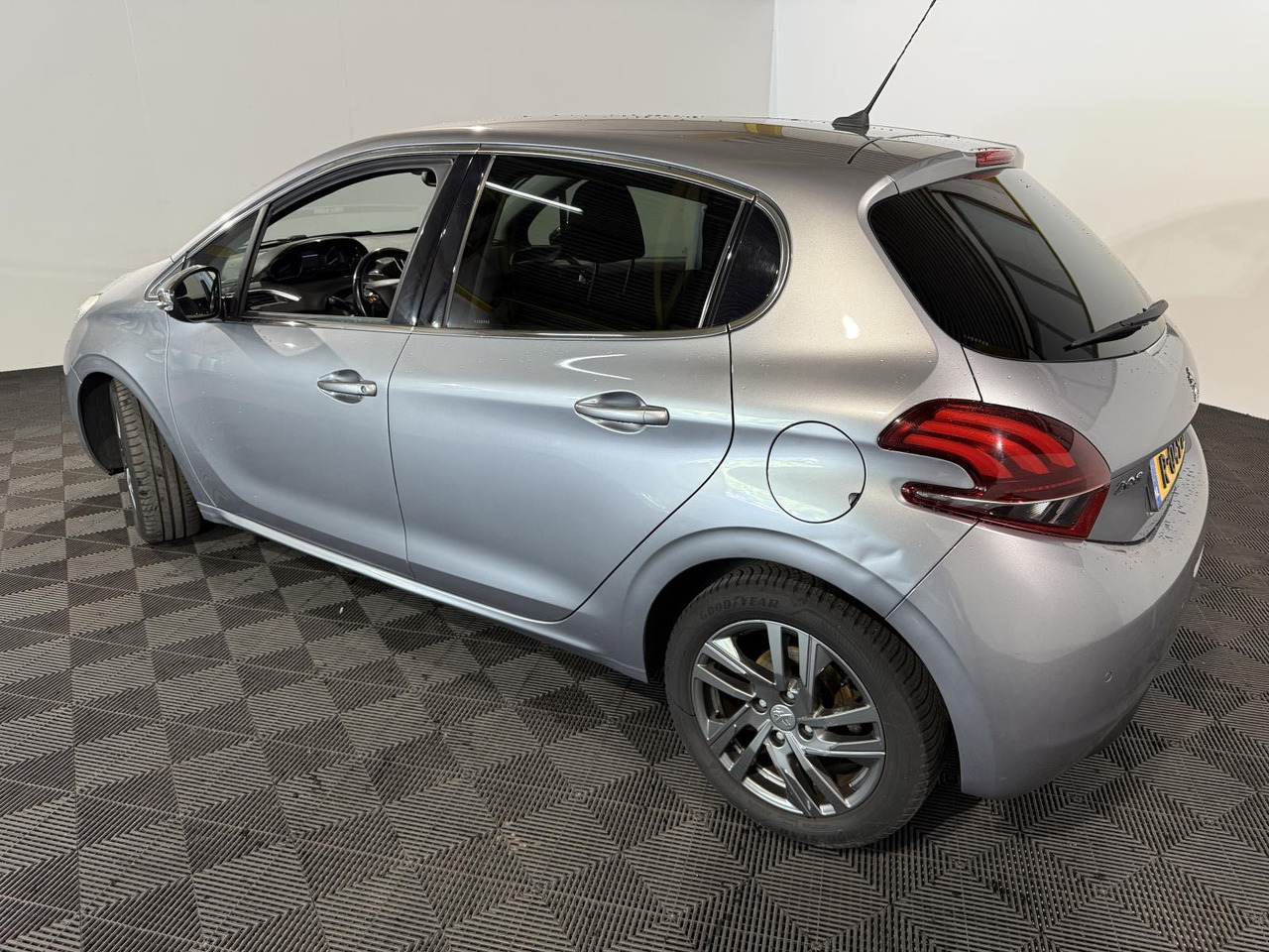 Peugeot | 208 | 1.5 BlueHDi Blue Lease Allure | 2019 | 183.354 km | R049BT | Geen oordeel - Hatchback: afbeelding 3 Peugeot | 208 | 1.5 BlueHDi Blue Lease Allure | 2019 | 183.354 km | R049BT | Geen oordeel - Hatchback: afbeelding 3