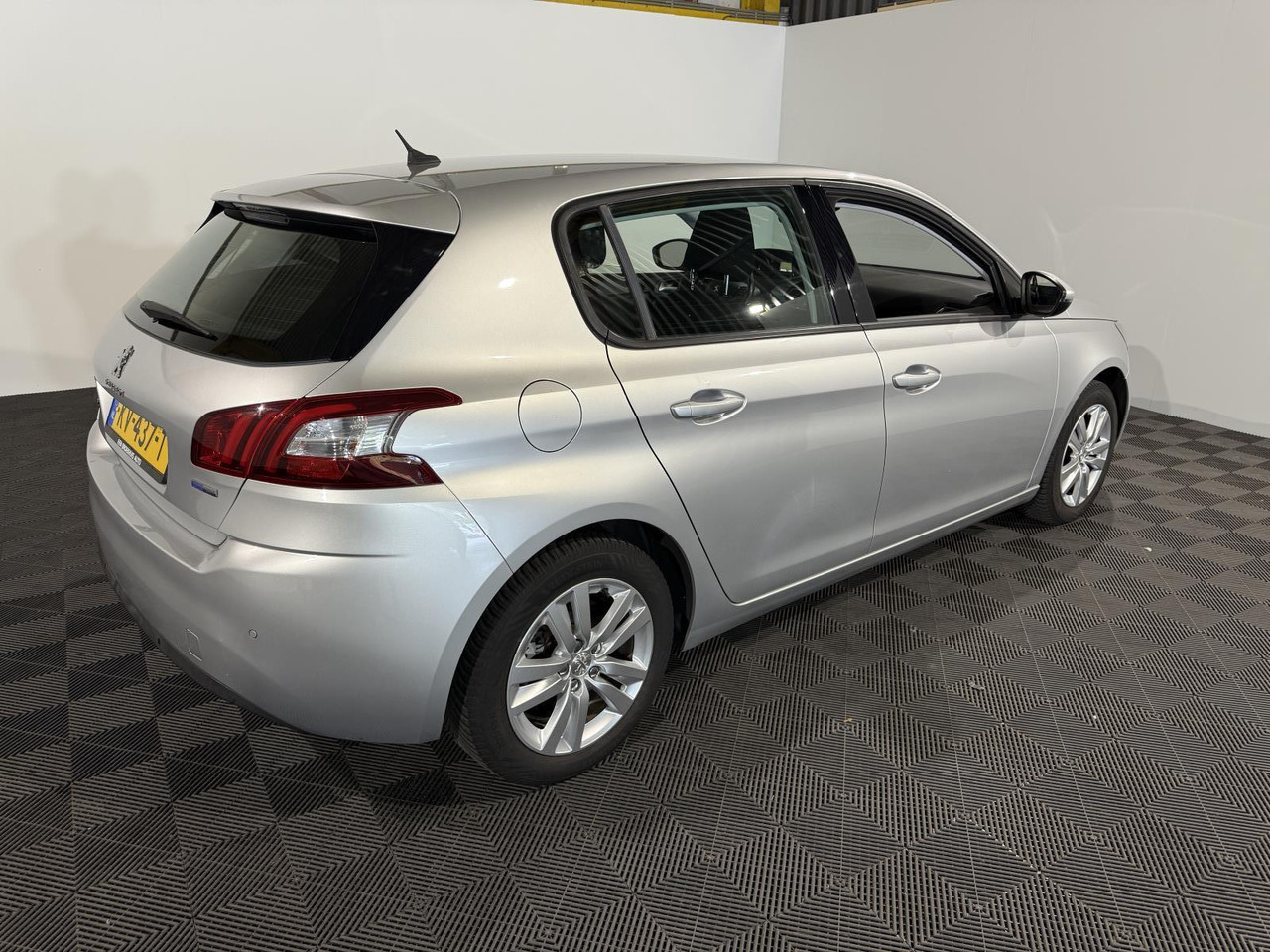 Peugeot | 308 | 1.2 PureTech Active | 2016 | 251.016 km | KV437T | Logisch - Hatchback: afbeelding 4 Peugeot | 308 | 1.2 PureTech Active | 2016 | 251.016 km | KV437T | Logisch - Hatchback: afbeelding 4