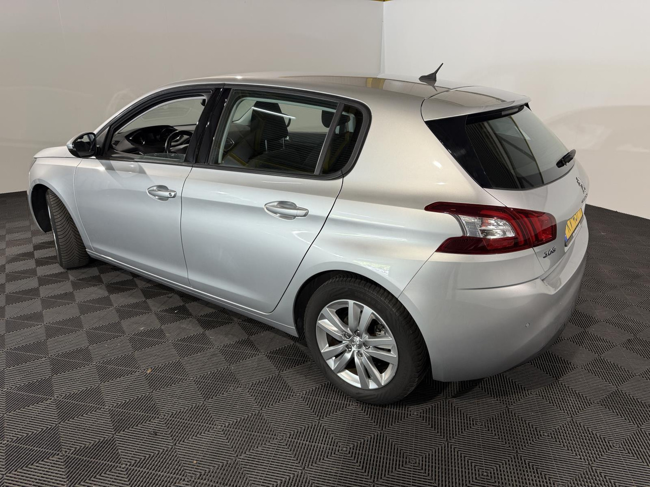 Peugeot | 308 | 1.2 PureTech Active | 2016 | 251.016 km | KV437T | Logisch - Hatchback: afbeelding 2 Peugeot | 308 | 1.2 PureTech Active | 2016 | 251.016 km | KV437T | Logisch - Hatchback: afbeelding 2