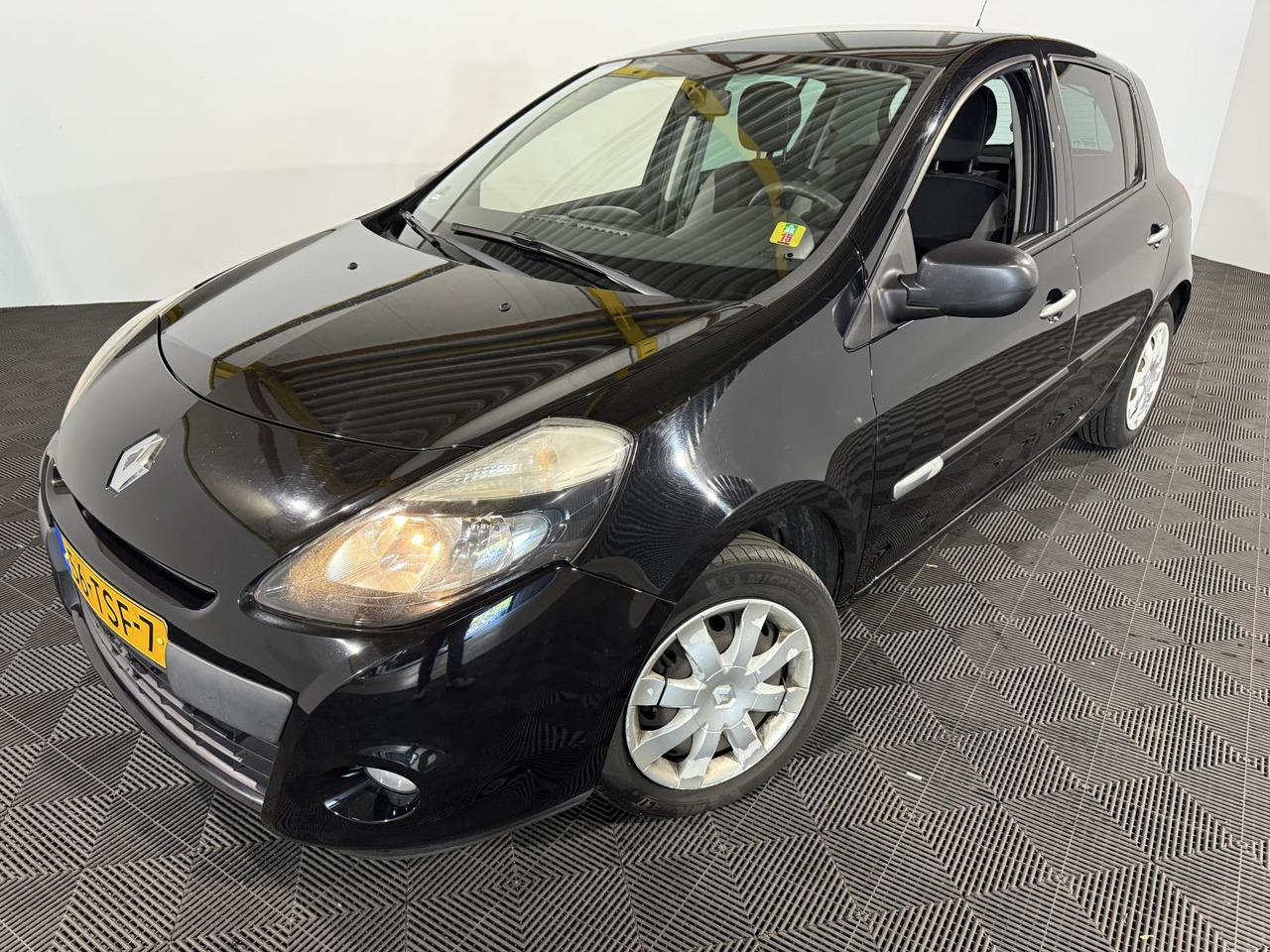 Renault | Clio | 1.2 Authentique | 2012 | 216.427 km | 56TSF7 | Logisch - Hatchback: afbeelding 1 Renault | Clio | 1.2 Authentique | 2012 | 216.427 km | 56TSF7 | Logisch - Hatchback: afbeelding 1