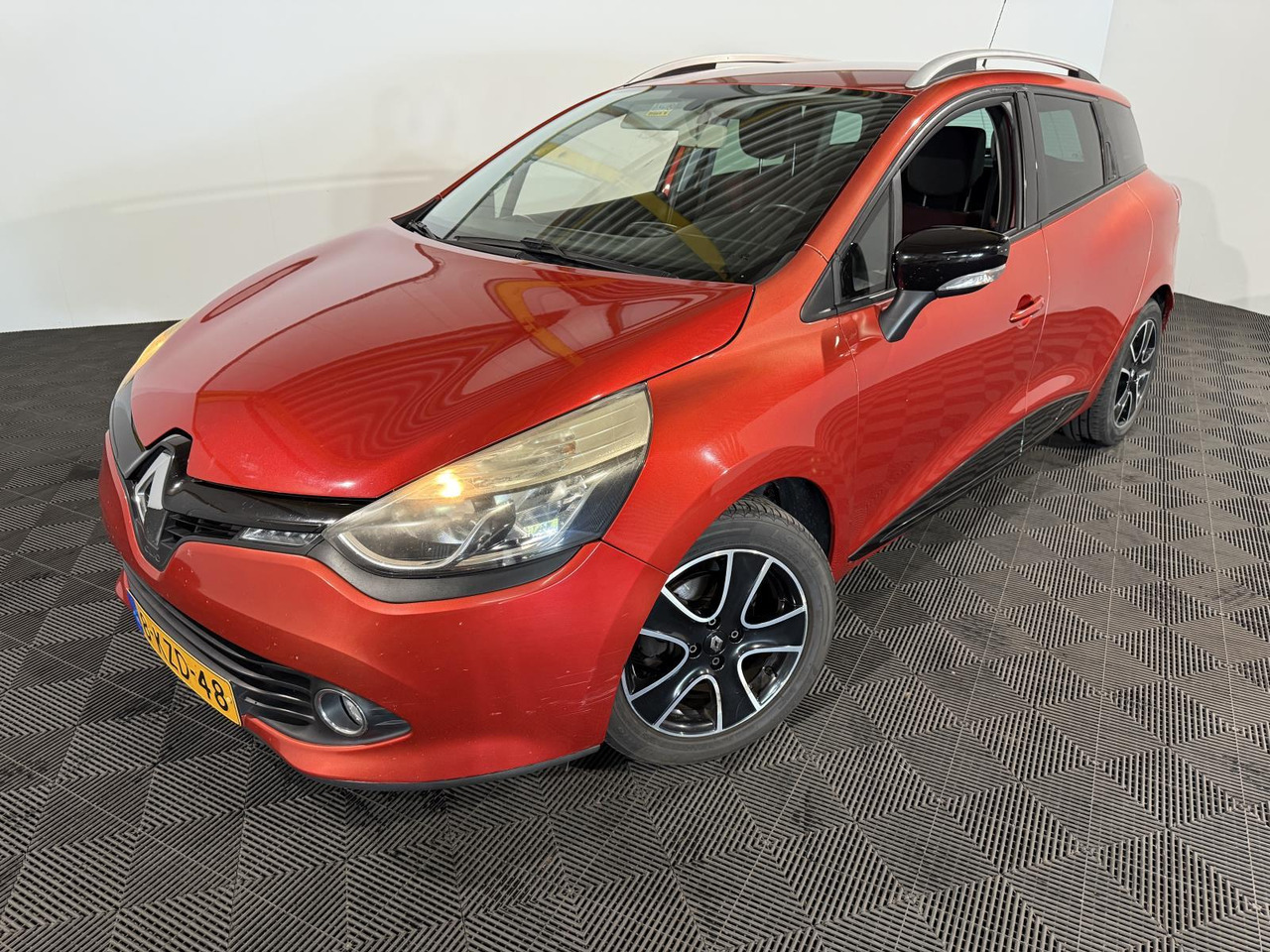 Renault | Clio Estate | 0.9 TCe Expression | 2013 | 217.223 km | 8KZD48 | Logisch - Personenwagen: afbeelding 1 Renault | Clio Estate | 0.9 TCe Expression | 2013 | 217.223 km | 8KZD48 | Logisch - Personenwagen: afbeelding 1