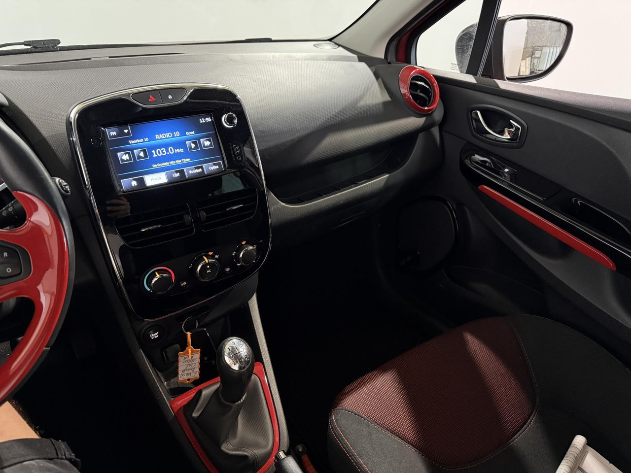 Renault | Clio Estate | 0.9 TCe Expression | 2013 | 217.223 km | 8KZD48 | Logisch - Personenwagen: afbeelding 3 Renault | Clio Estate | 0.9 TCe Expression | 2013 | 217.223 km | 8KZD48 | Logisch - Personenwagen: afbeelding 3