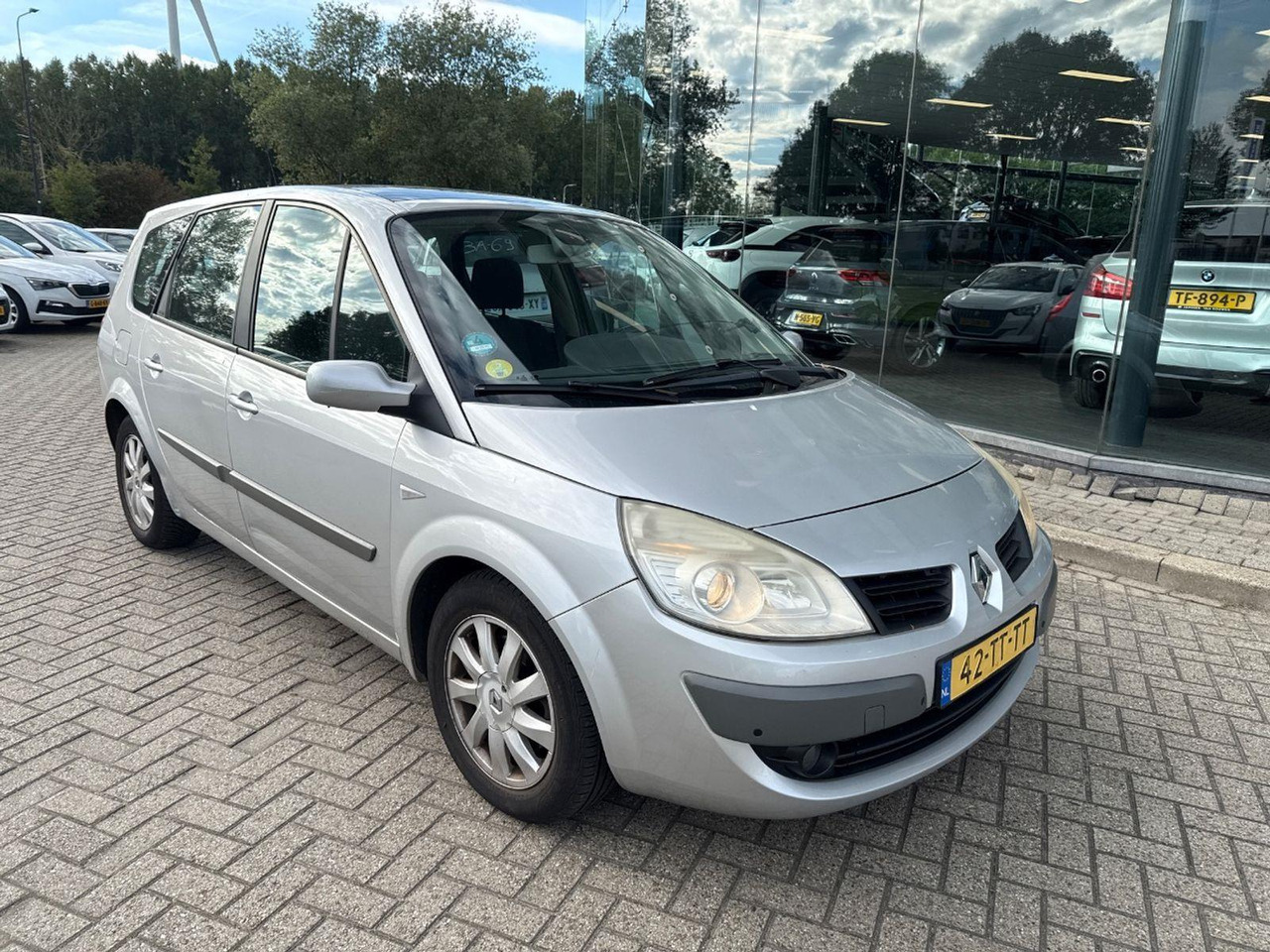 Renault Grand Scénic 2.0 - 16V Business Line 7p. | 2007 | 209.583 km | Automaat | 42TTTT | NAP: Logisch - Personenwagen: afbeelding 2 Renault Grand Scénic 2.0 - 16V Business Line 7p. | 2007 | 209.583 km | Automaat | 42TTTT | NAP: Logisch - Personenwagen: afbeelding 2