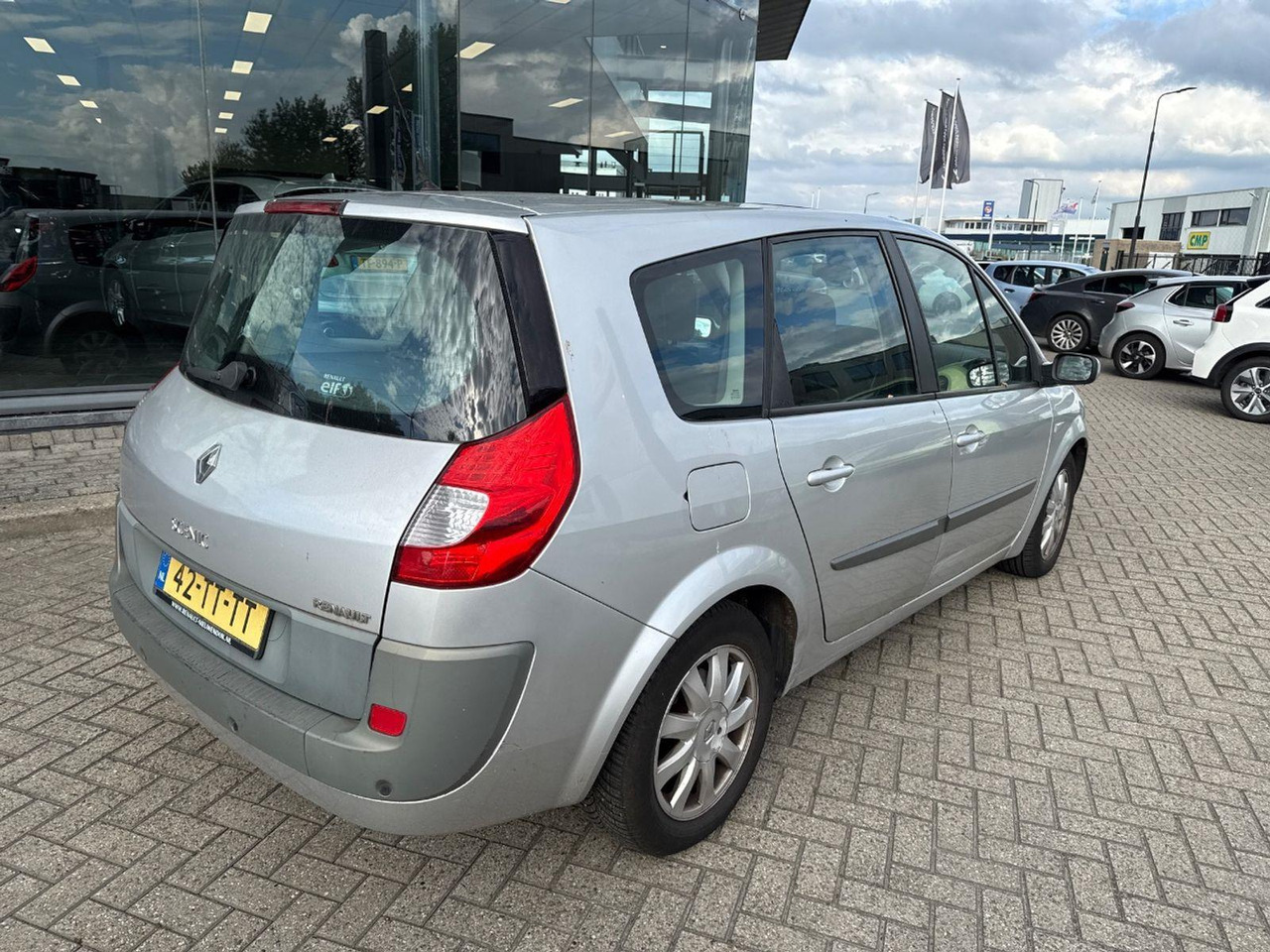 Renault Grand Scénic 2.0 - 16V Business Line 7p. | 2007 | 209.583 km | Automaat | 42TTTT | NAP: Logisch - Personenwagen: afbeelding 4 Renault Grand Scénic 2.0 - 16V Business Line 7p. | 2007 | 209.583 km | Automaat | 42TTTT | NAP: Logisch - Personenwagen: afbeelding 4