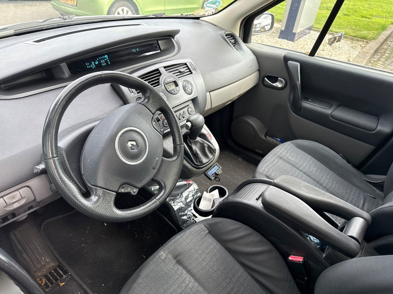 Renault Grand Scénic 2.0 - 16V Business Line 7p. | 2007 | 209.583 km | Automaat | 42TTTT | NAP: Logisch - Personenwagen: afbeelding 5 Renault Grand Scénic 2.0 - 16V Business Line 7p. | 2007 | 209.583 km | Automaat | 42TTTT | NAP: Logisch - Personenwagen: afbeelding 5