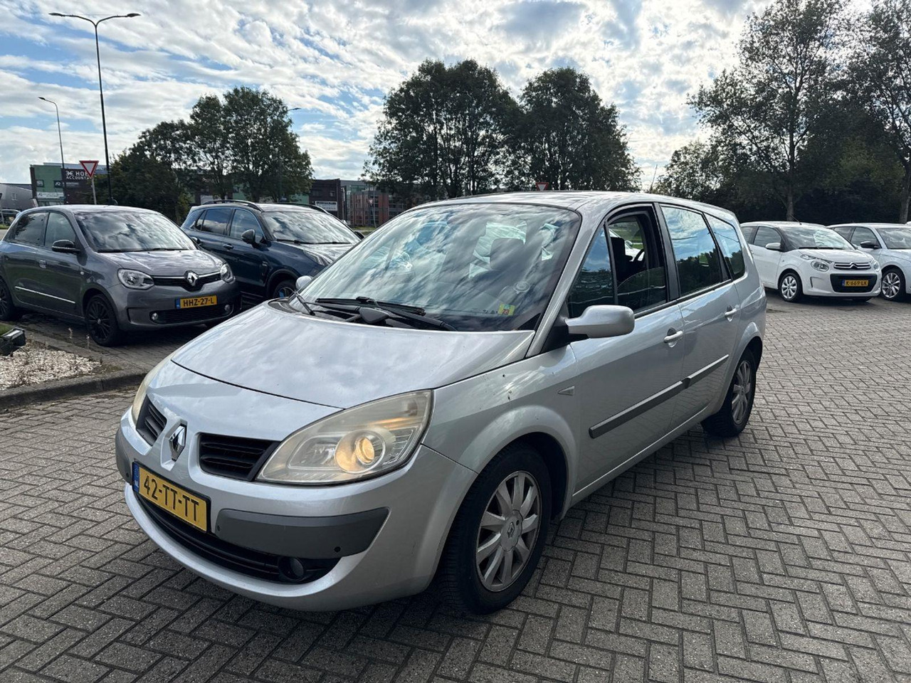 Renault Grand Scénic 2.0 - 16V Business Line 7p. | 2007 | 209.583 km | Automaat | 42TTTT | NAP: Logisch - Personenwagen: afbeelding 1 Renault Grand Scénic 2.0 - 16V Business Line 7p. | 2007 | 209.583 km | Automaat | 42TTTT | NAP: Logisch - Personenwagen: afbeelding 1