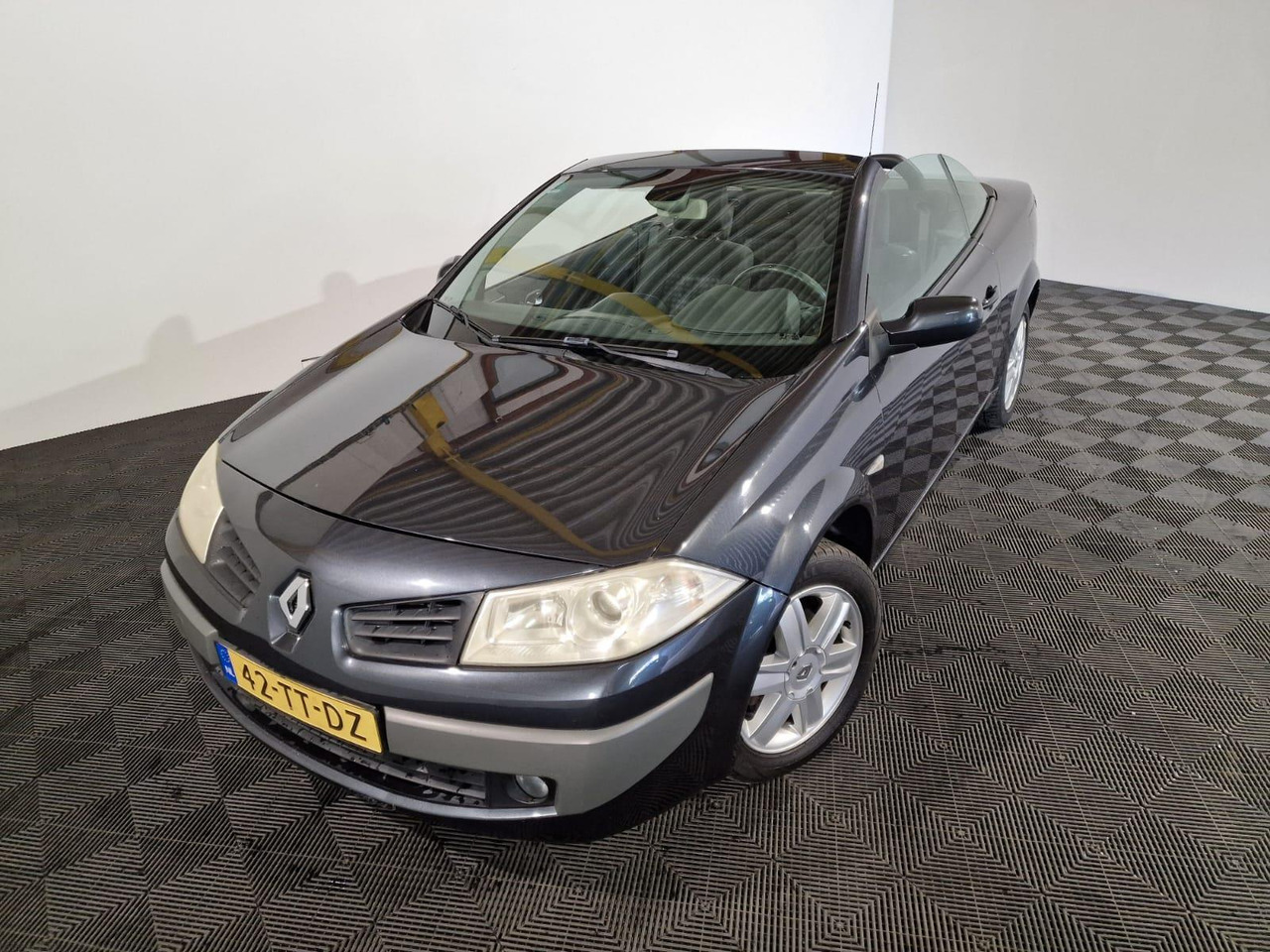 Renault Mégane Cabriolet 1.6-16V Authentique 42-TT-DZ - Personenwagen: afbeelding 1 Renault Mégane Cabriolet 1.6-16V Authentique 42-TT-DZ - Personenwagen: afbeelding 1