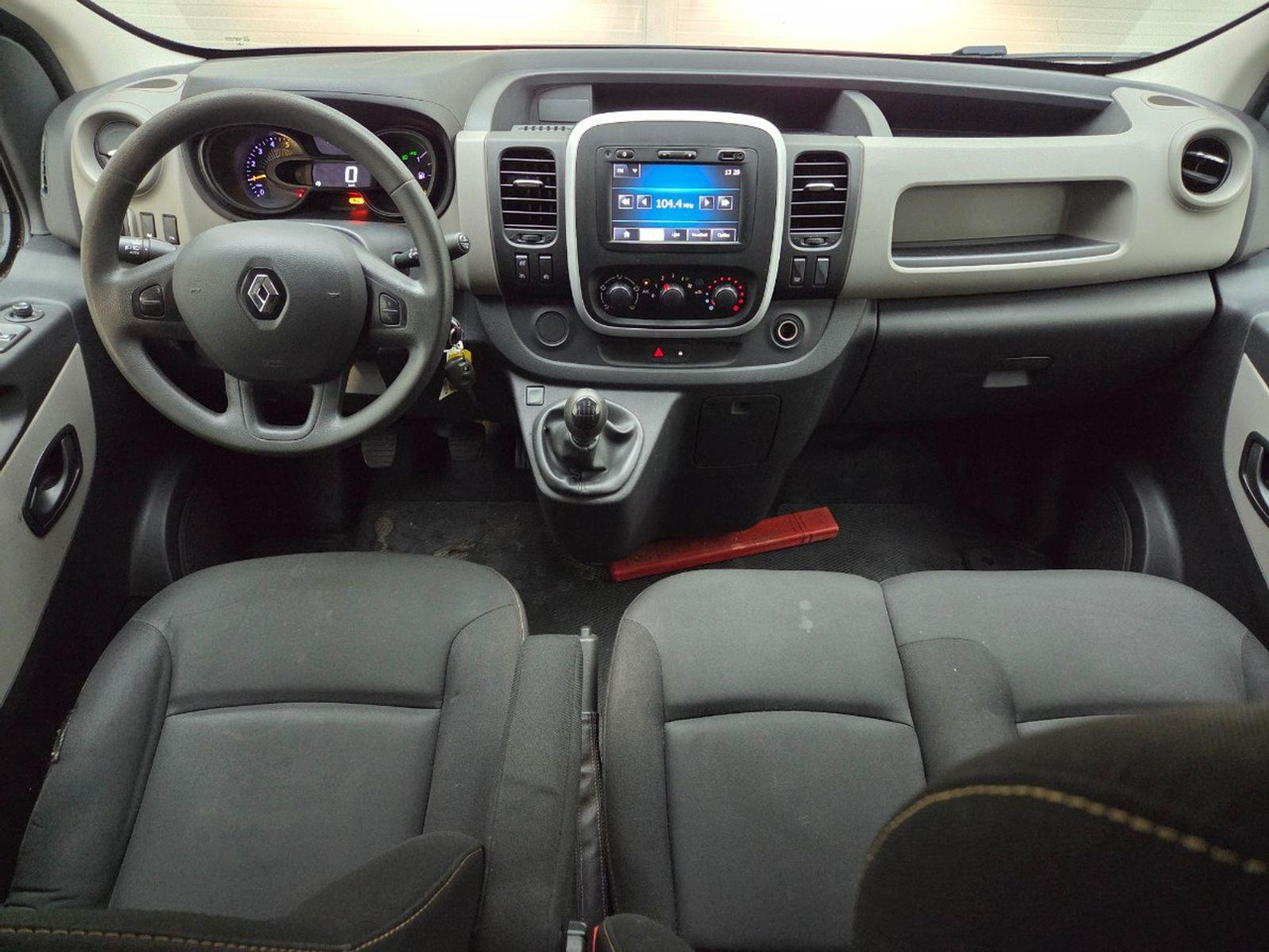 Renault Trafic 1.6 dCi T29 L2H1 DC Turbo2 Energy | 2015 | 242.432 km | VBV56P | NAP: Geen oordeel - Bestelwagen met dubbele cabine: afbeelding 5 Renault Trafic 1.6 dCi T29 L2H1 DC Turbo2 Energy | 2015 | 242.432 km | VBV56P | NAP: Geen oordeel - Bestelwagen met dubbele cabine: afbeelding 5