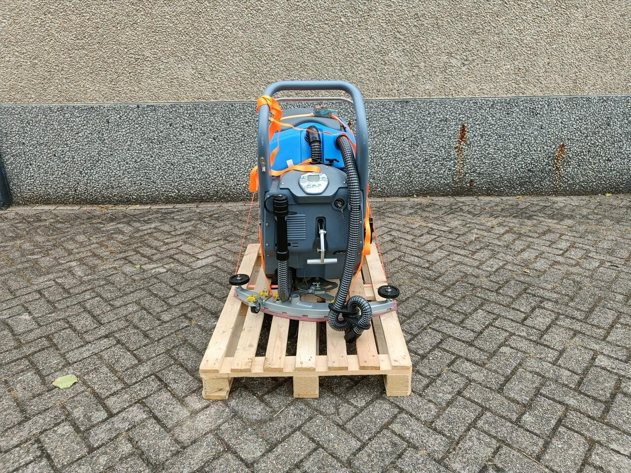 Schrob/ Veegmachine Nieuw - Schoonmaakmachine: afbeelding 4 Schrob/ Veegmachine Nieuw - Schoonmaakmachine: afbeelding 4