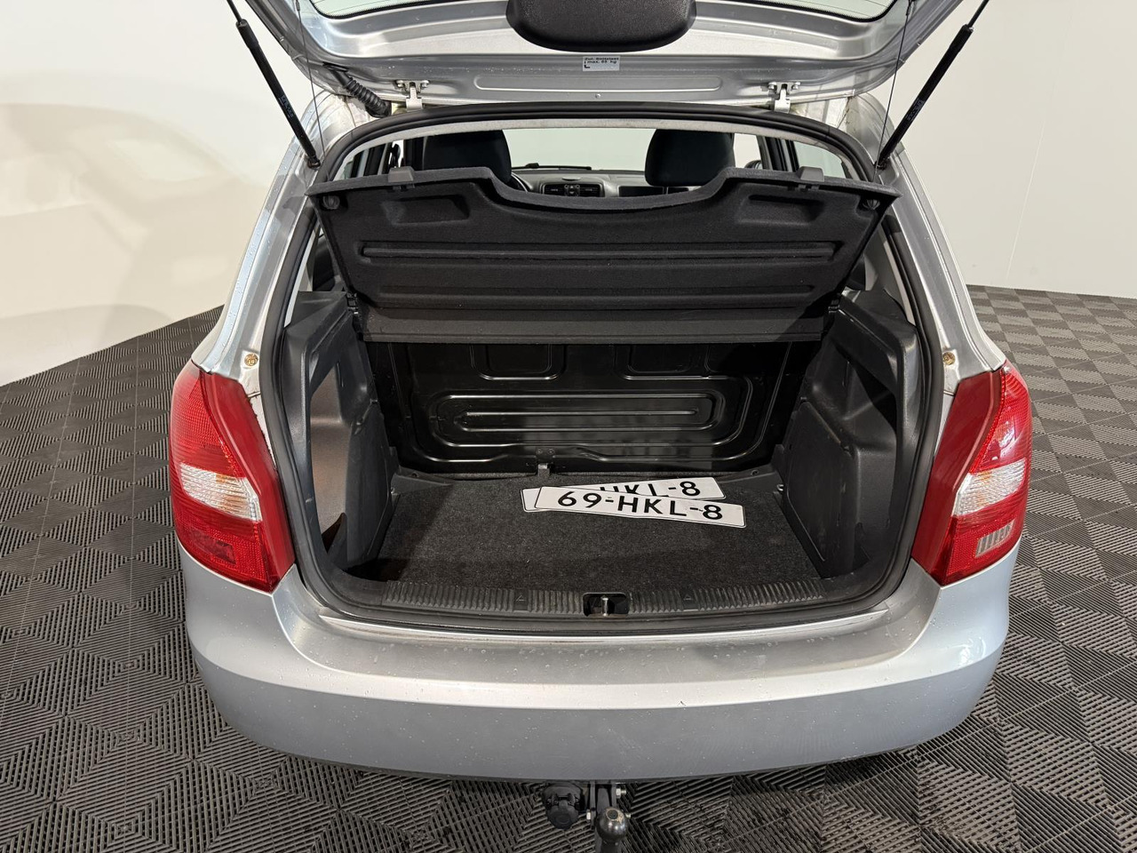 Skoda Fabia 1.2 Plus | 2009 | 170.789 km | 69-HKL-8 - Hatchback: afbeelding 4 Skoda Fabia 1.2 Plus | 2009 | 170.789 km | 69-HKL-8 - Hatchback: afbeelding 4