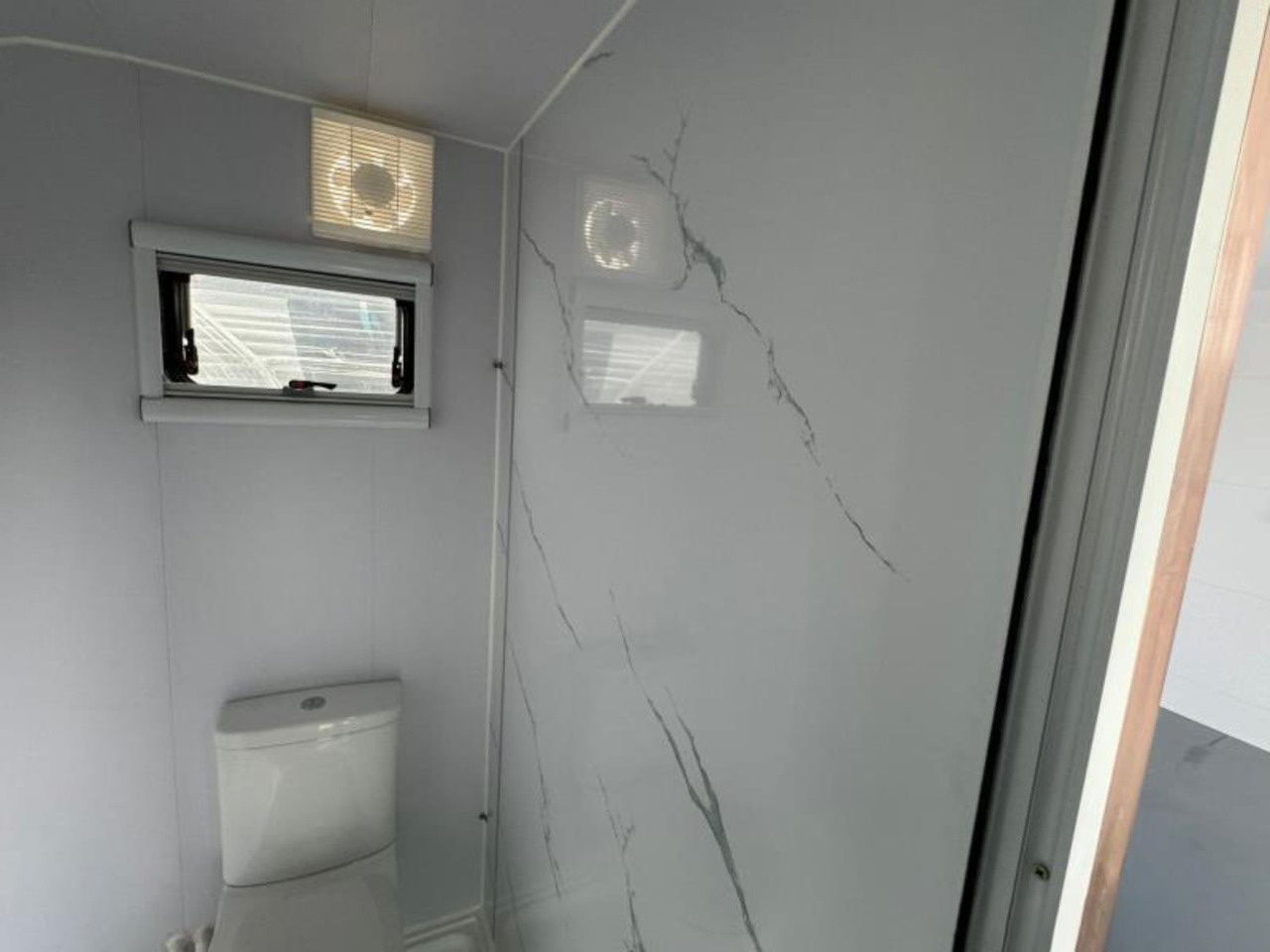 StahlWorks 4M-WIT-A Studio Tiny House (Nieuw, 2024) - Wooncontainer: afbeelding 4 StahlWorks 4M-WIT-A Studio Tiny House (Nieuw, 2024) - Wooncontainer: afbeelding 4