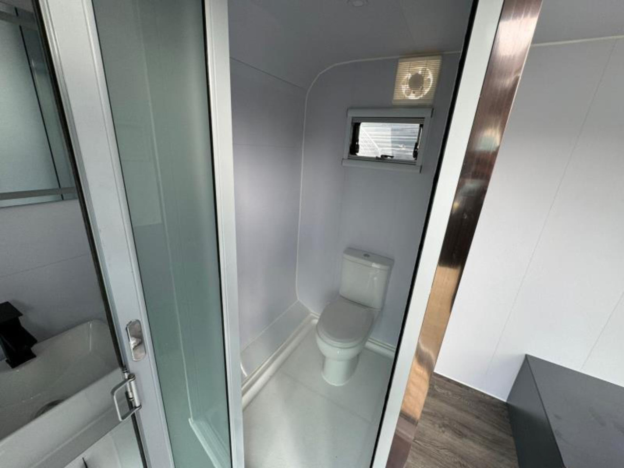 StahlWorks 4M-WIT-A Studio Tiny House (Nieuw, 2024) - Wooncontainer: afbeelding 5 StahlWorks 4M-WIT-A Studio Tiny House (Nieuw, 2024) - Wooncontainer: afbeelding 5