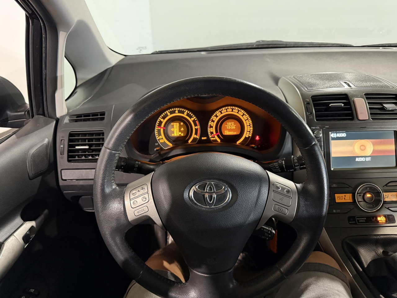 Toyota Auris 1.6-16V Sol Business 2008 240.087 km 25-HHD-6 - Hatchback: afbeelding 3 Toyota Auris 1.6-16V Sol Business 2008 240.087 km 25-HHD-6 - Hatchback: afbeelding 3