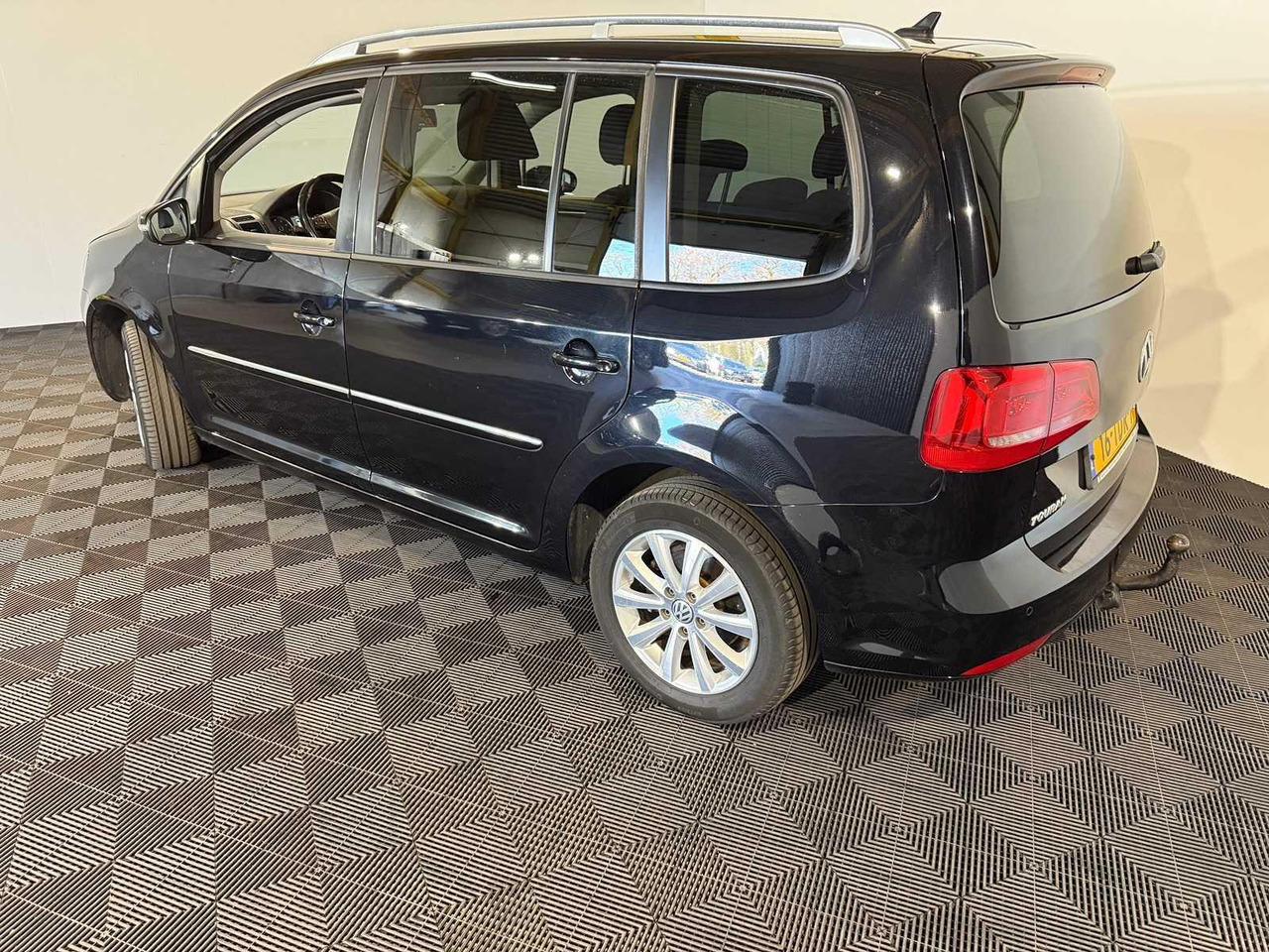 Volkswagen Touran 1.2 TSI Highline BlueMotion 16-TDR-1 249.487 km - Personenwagen: afbeelding 3 Volkswagen Touran 1.2 TSI Highline BlueMotion 16-TDR-1 249.487 km - Personenwagen: afbeelding 3