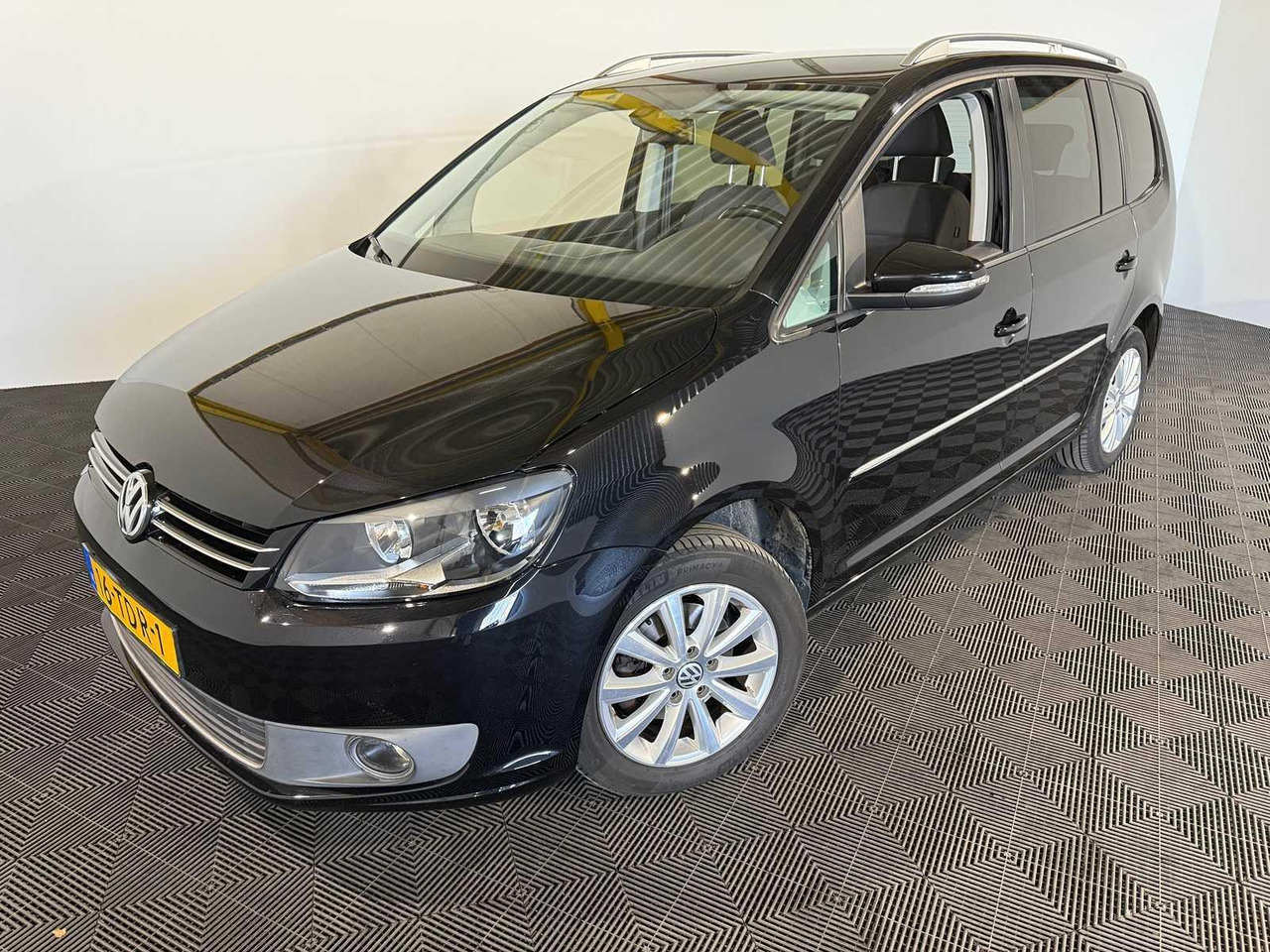 Volkswagen Touran 1.2 TSI Highline BlueMotion 16-TDR-1 249.487 km - Personenwagen: afbeelding 1 Volkswagen Touran 1.2 TSI Highline BlueMotion 16-TDR-1 249.487 km - Personenwagen: afbeelding 1