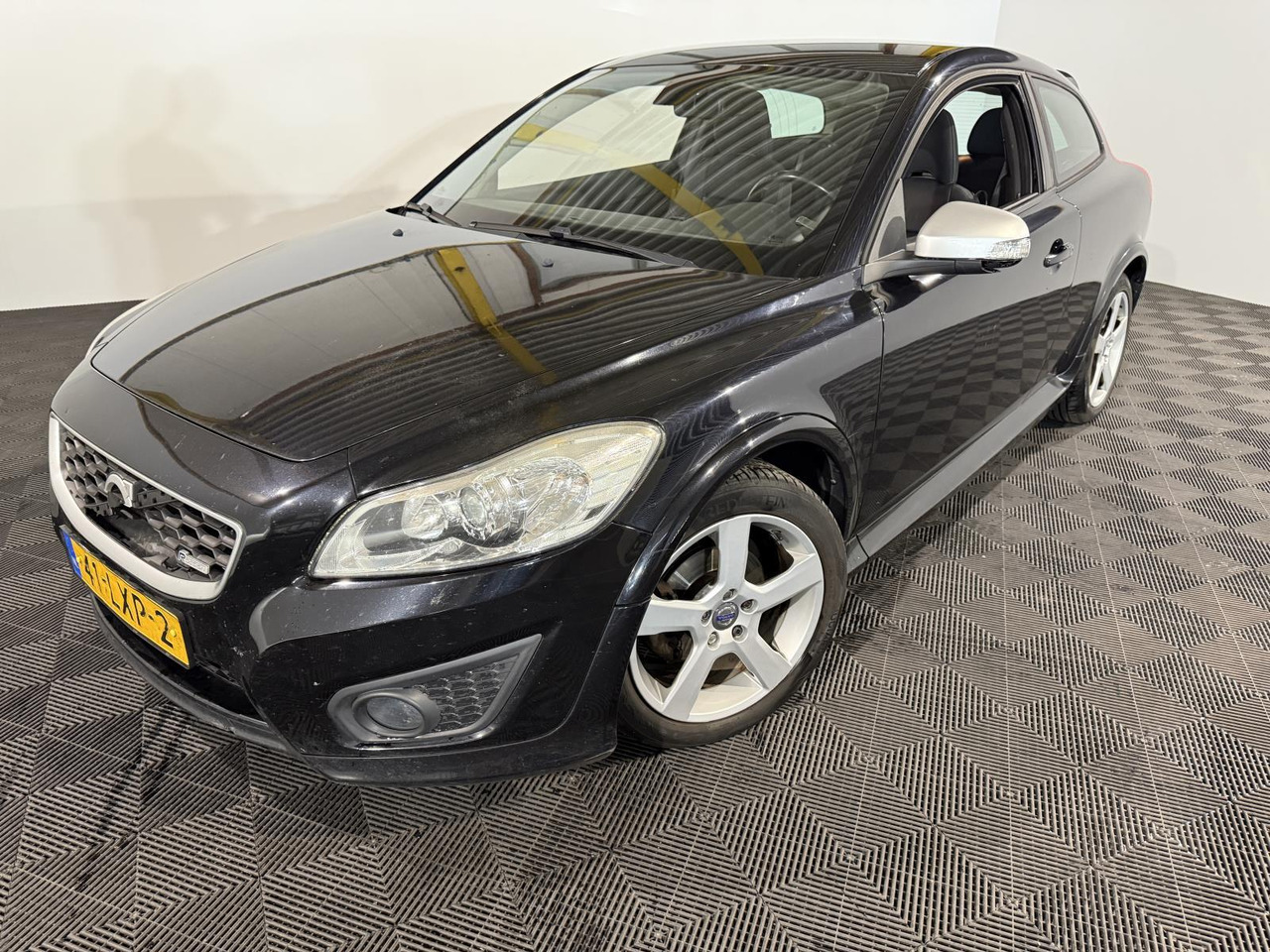 Volvo C30 1.6 R-Edition | 2010 | 284.821 km | 41-LXP-2 - Hatchback: afbeelding 1 Volvo C30 1.6 R-Edition | 2010 | 284.821 km | 41-LXP-2 - Hatchback: afbeelding 1