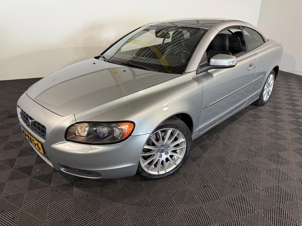 Volvo | C70 Convertible | 2.0D Summum | 2010 | 194.179 km | 47KKS6 | Logisch - Personenwagen: afbeelding 1 Volvo | C70 Convertible | 2.0D Summum | 2010 | 194.179 km | 47KKS6 | Logisch - Personenwagen: afbeelding 1