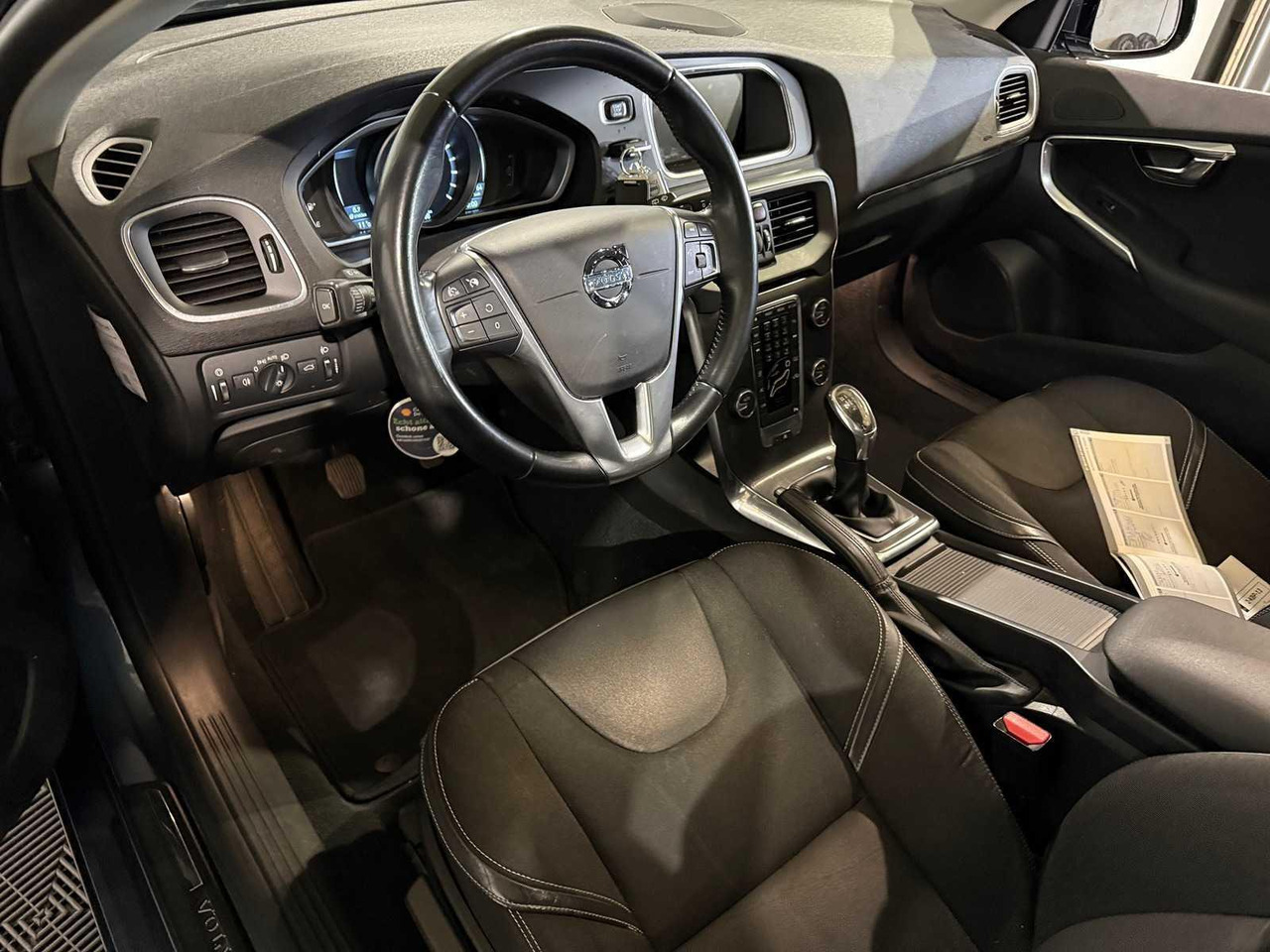 Volvo V40 1.6 T3 Momentum 2-KBP-13 210.566 km - Personenwagen: afbeelding 2 Volvo V40 1.6 T3 Momentum 2-KBP-13 210.566 km - Personenwagen: afbeelding 2