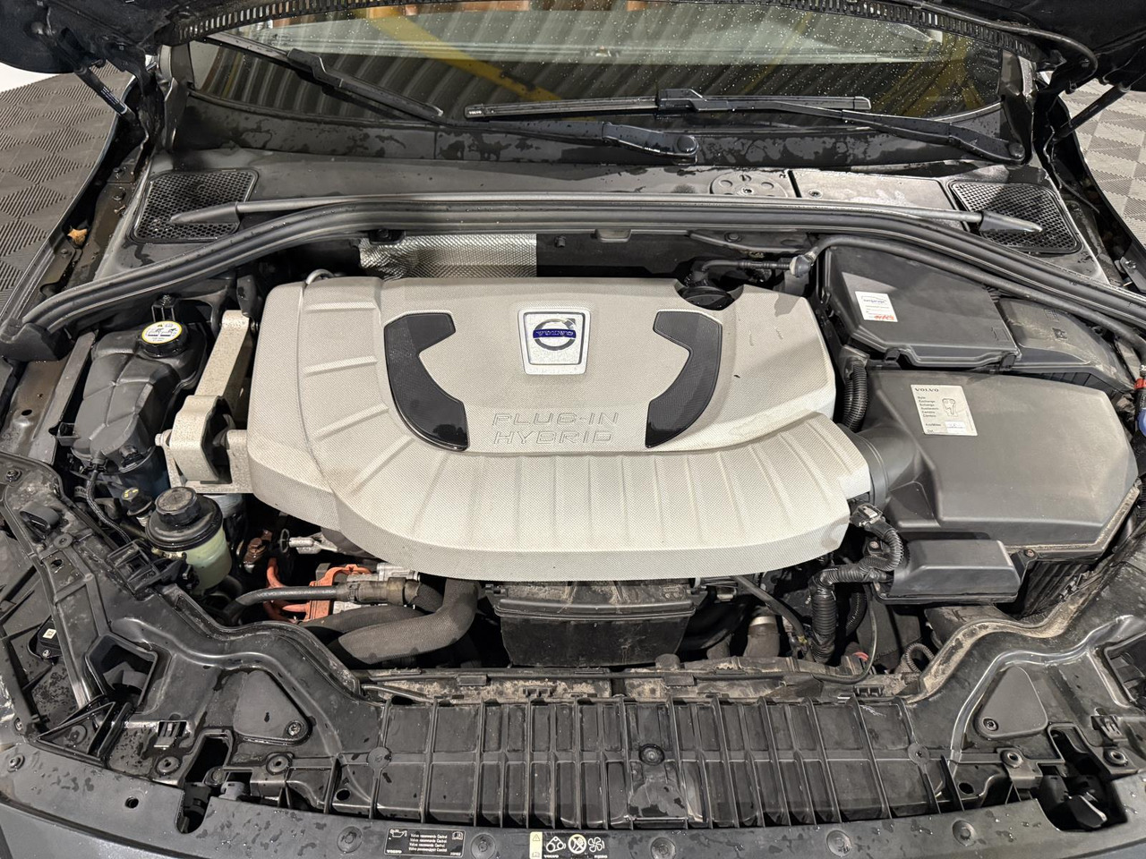 Volvo V60 2.4 D6 AWD Plug-In Hybrid Summum | 2013 | 3-SVT-51 | 247.435 km | 3-SVT-51 - Personenwagen: afbeelding 4 Volvo V60 2.4 D6 AWD Plug-In Hybrid Summum | 2013 | 3-SVT-51 | 247.435 km | 3-SVT-51 - Personenwagen: afbeelding 4