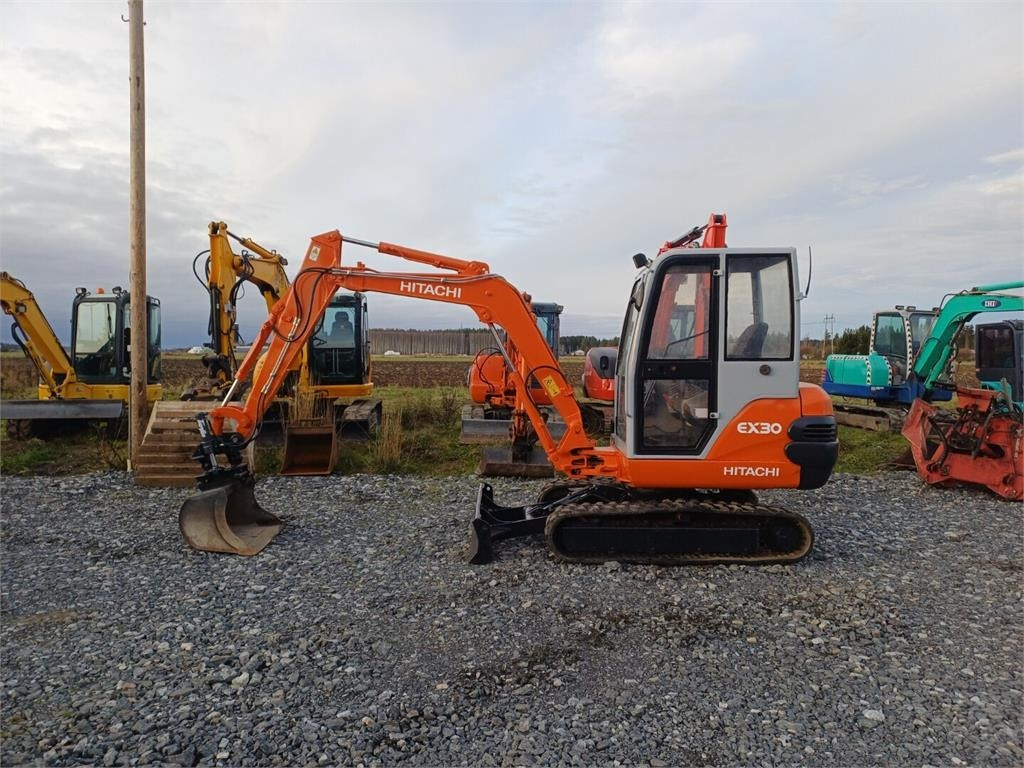 Hitachi EX30 Kallistuvalla liittimellä - Minigraafmachine: afbeelding 2 Hitachi EX30 Kallistuvalla liittimellä - Minigraafmachine: afbeelding 2