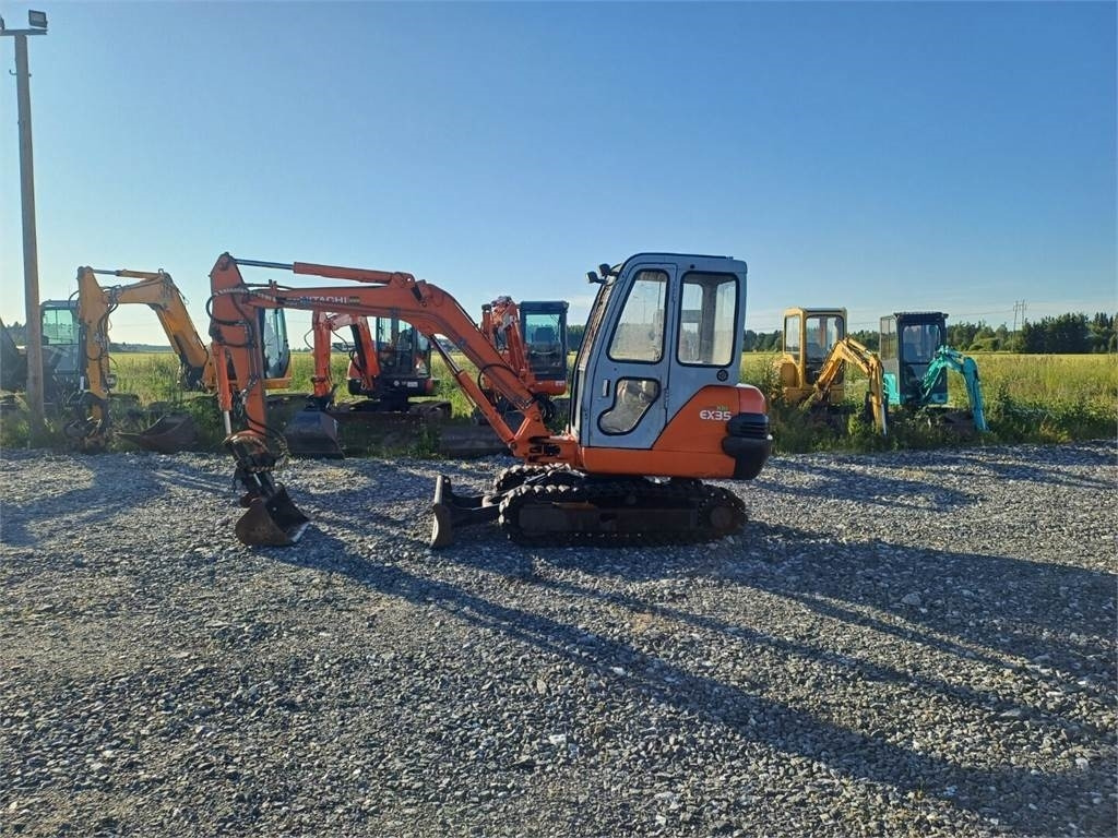 Hitachi EX35 kauhan kallistaja - Minigraafmachine: afbeelding 2 Hitachi EX35 kauhan kallistaja - Minigraafmachine: afbeelding 2