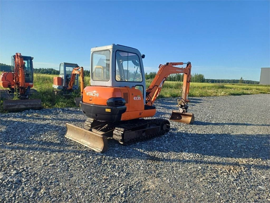 Hitachi EX35 kauhan kallistajalla - Minigraafmachine: afbeelding 5 Hitachi EX35 kauhan kallistajalla - Minigraafmachine: afbeelding 5