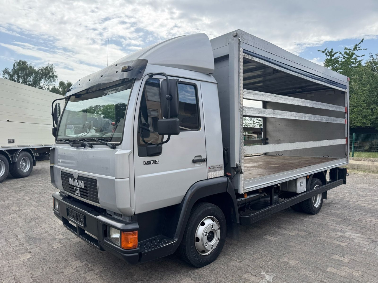 MAN 8. 163 /L2000/LBW-2T./2xAHK - Schuifzeilen bestelwagen: afbeelding 1 MAN 8. 163 /L2000/LBW-2T./2xAHK - Schuifzeilen bestelwagen: afbeelding 1