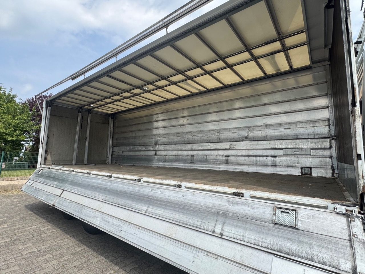 Mercedes-Benz 2540/LBW/2xAHK/Lenk-Lift/Kamera/4inStock - Drankenwagen vrachtwagen: afbeelding 4 Mercedes-Benz 2540/LBW/2xAHK/Lenk-Lift/Kamera/4inStock - Drankenwagen vrachtwagen: afbeelding 4
