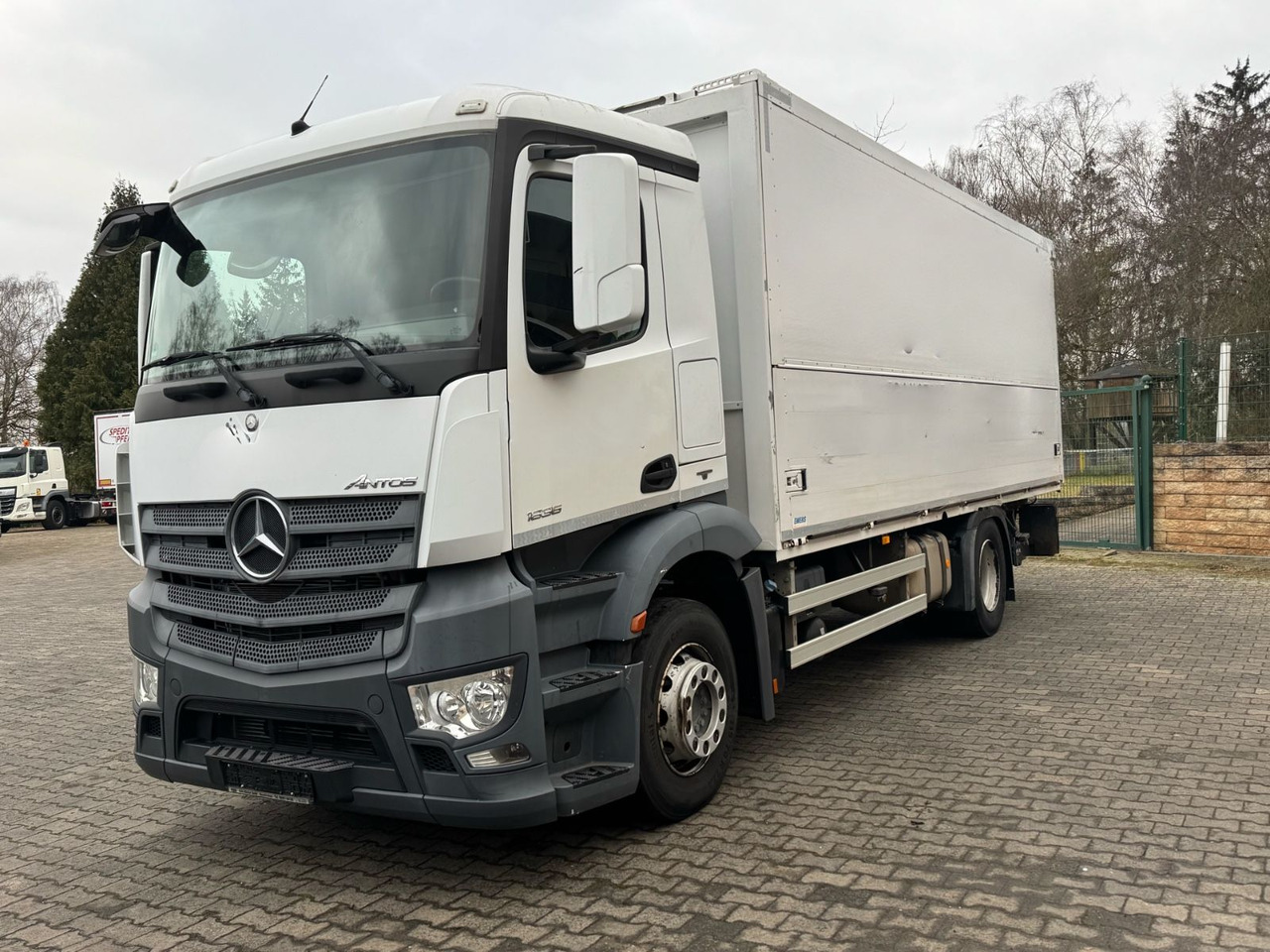 Mercedes-Benz Antos 1836L/4x2/2t.LBW/2xAHK/aus.1Hand/16.Pal. - Drankenwagen vrachtwagen: afbeelding 3 Mercedes-Benz Antos 1836L/4x2/2t.LBW/2xAHK/aus.1Hand/16.Pal. - Drankenwagen vrachtwagen: afbeelding 3