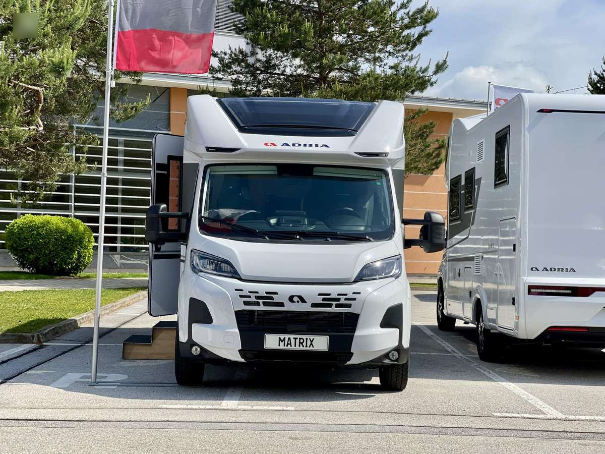 ADRIA Matrix 650 SL - Half integraal camper: afbeelding 1 ADRIA Matrix 650 SL - Half integraal camper: afbeelding 1