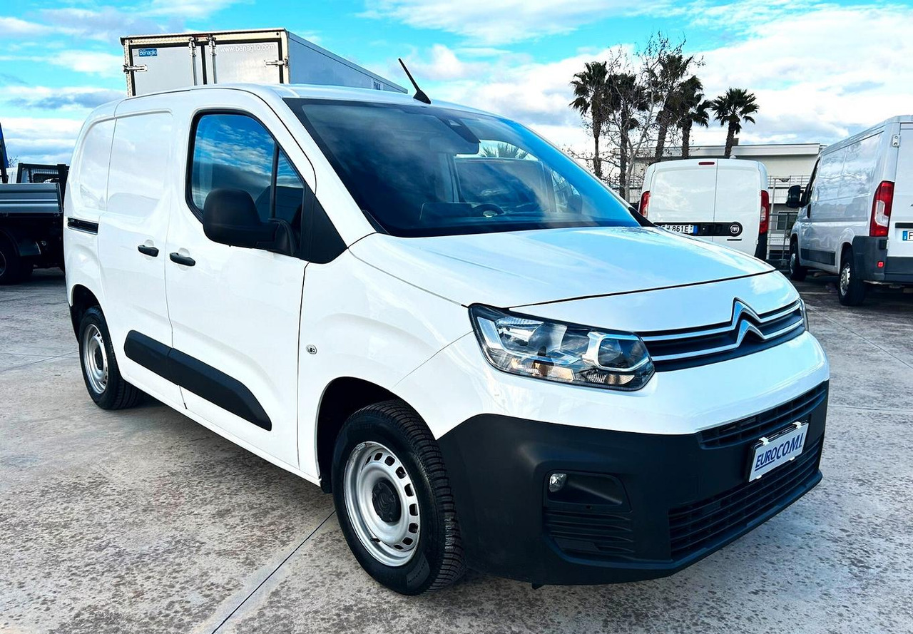 Citroen Berlingo 1.6 hdi 100 cv - Kleine bestelwagen: afbeelding 3 Citroen Berlingo 1.6 hdi 100 cv - Kleine bestelwagen: afbeelding 3