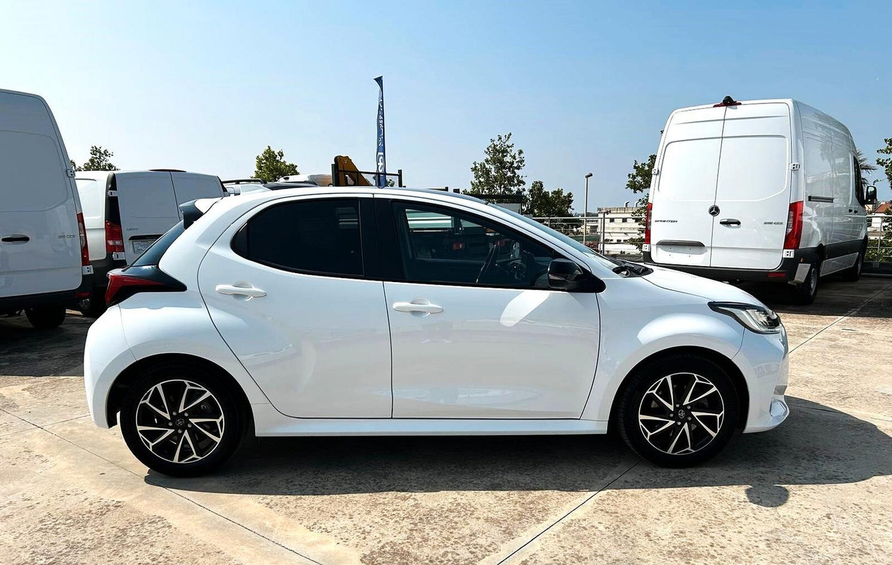 Toyota Yaris 1.5 Hybrid 5 porte Lounge - Sedan: afbeelding 4 Toyota Yaris 1.5 Hybrid 5 porte Lounge - Sedan: afbeelding 4