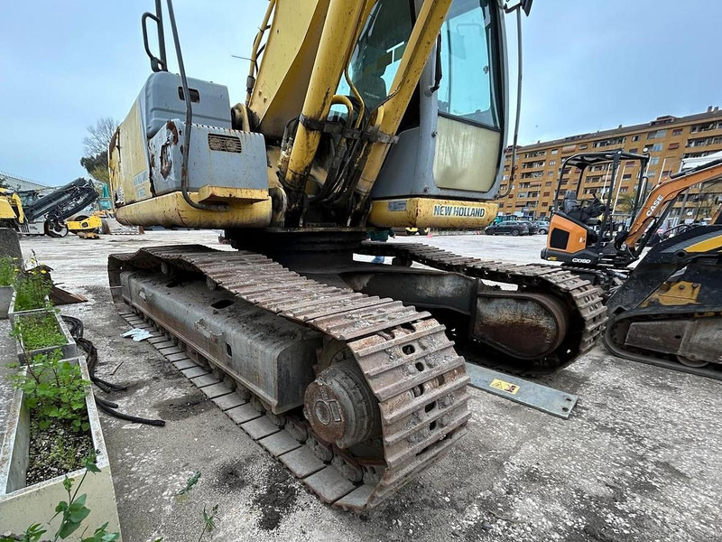 New Holland E215B - Graafmachine: afbeelding 1 New Holland E215B - Graafmachine: afbeelding 1