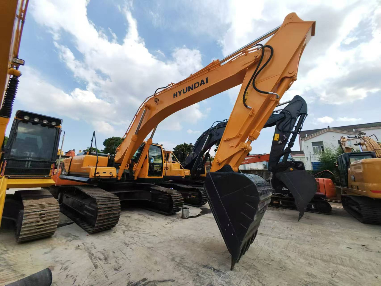 Hyundai HX330 - Rupsgraafmachine: afbeelding 1 Hyundai HX330 - Rupsgraafmachine: afbeelding 1