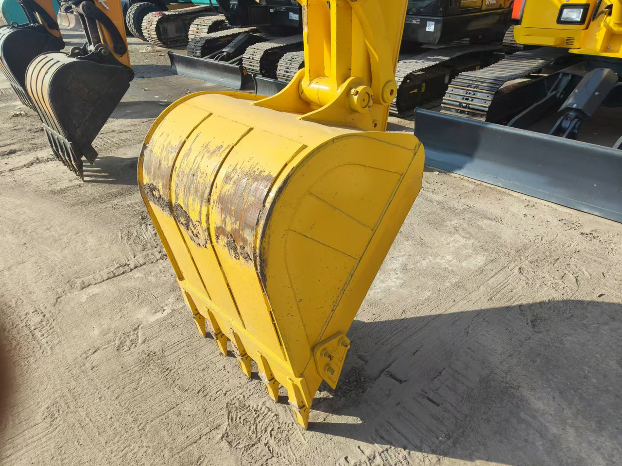 KOMATSU pc210 - Rupsgraafmachine: afbeelding 3 KOMATSU pc210 - Rupsgraafmachine: afbeelding 3