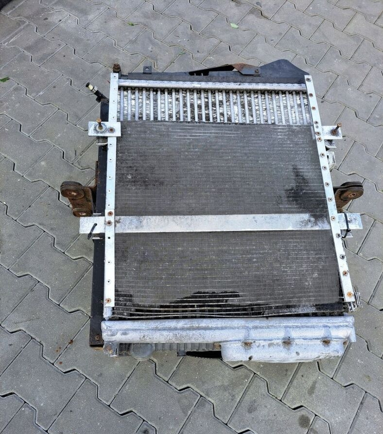 Behr KOMPLET CHŁODNIC RENAULT MIDLUM DXI 5 - Radiateur voor Vrachtwagen: afbeelding 1 Behr KOMPLET CHŁODNIC RENAULT MIDLUM DXI 5 - Radiateur voor Vrachtwagen: afbeelding 1