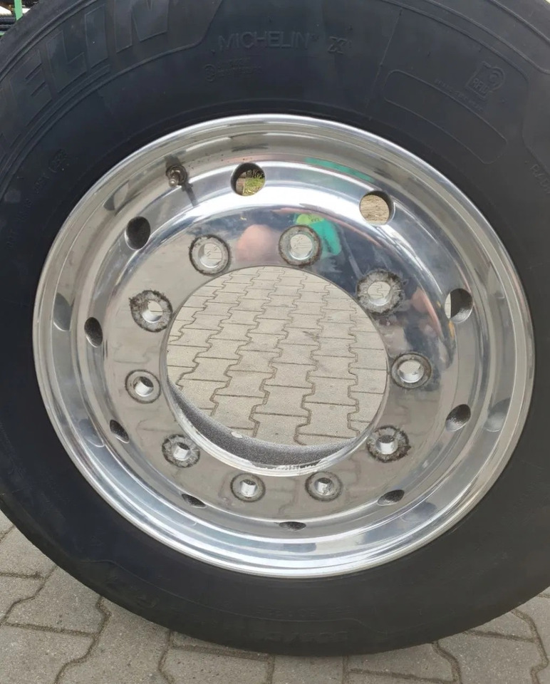 FELGA ALUMINIOWA ALCOA PRZÓD SZEROKA POLEROWANA 22,5 X 11,75 ET 120 TIR 22606576 - Velg: afbeelding 1 FELGA ALUMINIOWA ALCOA PRZÓD SZEROKA POLEROWANA 22,5 X 11,75 ET 120 TIR 22606576 - Velg: afbeelding 1