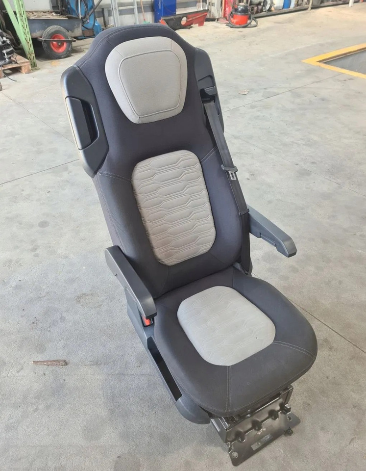 FOTEL LEWY KIEROWCY FORD F-MAX CARGO EURO 6 - Zitplaats: afbeelding 1 FOTEL LEWY KIEROWCY FORD F-MAX CARGO EURO 6 - Zitplaats: afbeelding 1