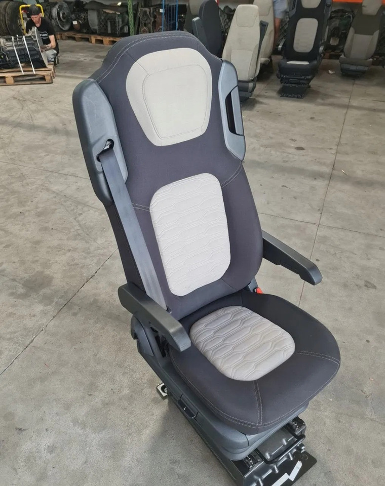 FOTEL PRAWY SIEDZENIE PASAŻERA FORD F-MAX CARGO EURO 6 - Zitplaats: afbeelding 1 FOTEL PRAWY SIEDZENIE PASAŻERA FORD F-MAX CARGO EURO 6 - Zitplaats: afbeelding 1