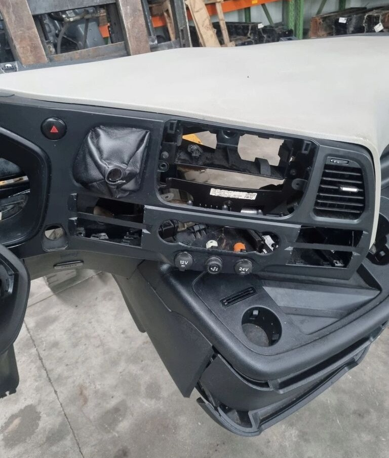 Ford KONSOLA KOMPLETNA KOKPIT DESKA ROZDZIELCZA STELAŻ F-MAX EURO 6  Ford KONSOLA KOMPLETNA KOKPIT DESKA ROZDZIELCZA STELAŻ FORD F-MAX EURO 6 - Instrumentenpaneel voor Vrachtwagen: afbeelding 2 Ford KONSOLA KOMPLETNA KOKPIT DESKA ROZDZIELCZA STELAŻ F-MAX EURO 6  Ford KONSOLA KOMPLETNA KOKPIT DESKA ROZDZIELCZA STELAŻ FORD F-MAX EURO 6 - Instrumentenpaneel voor Vrachtwagen: afbeelding 2