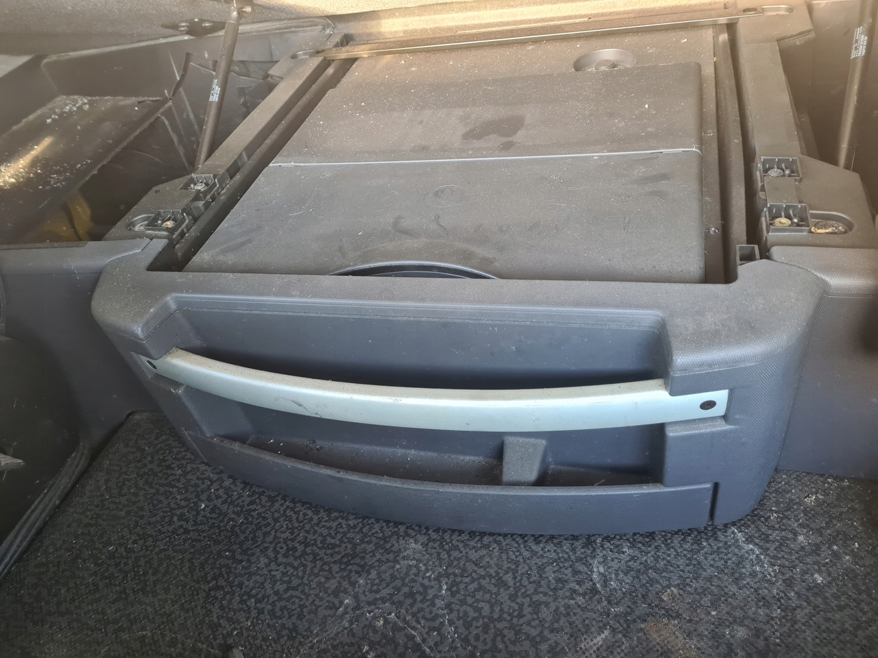 RENAULT LODÓWKA CHŁODZIARKA ORYGINAŁ RENAULT GAMA T RANGE ŚREDNIA KABINA - Cabine en interieur voor Vrachtwagen: afbeelding 1 RENAULT LODÓWKA CHŁODZIARKA ORYGINAŁ RENAULT GAMA T RANGE ŚREDNIA KABINA - Cabine en interieur voor Vrachtwagen: afbeelding 1