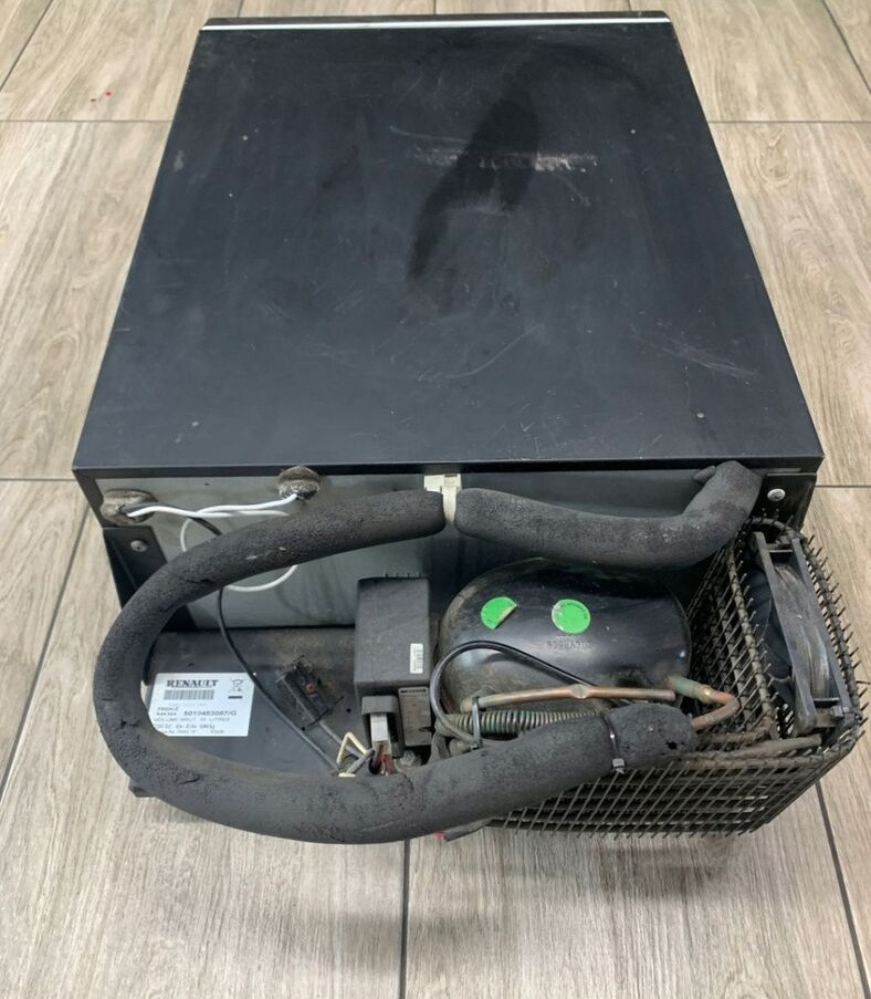 Renault LODÓWKA CHŁODZIARKA RENAULT MAGNUM DXI E-TECH 5010483087 - Cabine en interieur voor Vrachtwagen: afbeelding 1 Renault LODÓWKA CHŁODZIARKA RENAULT MAGNUM DXI E-TECH 5010483087 - Cabine en interieur voor Vrachtwagen: afbeelding 1