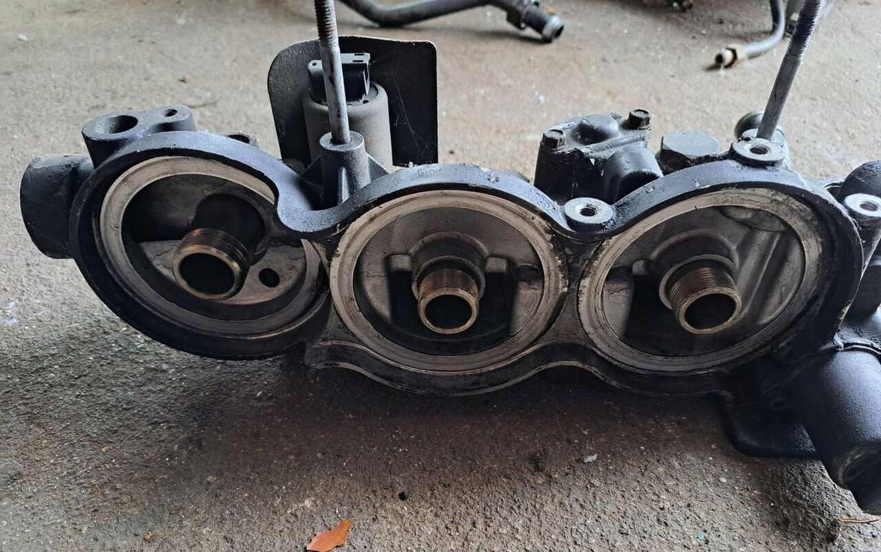 Renault PODSTAWA FILTRÓW OLEJU VOLVO FM RENAULT PREMIUM DXI LIFT 21530590 - Oliefilter voor Vrachtwagen: afbeelding 1 Renault PODSTAWA FILTRÓW OLEJU VOLVO FM RENAULT PREMIUM DXI LIFT 21530590 - Oliefilter voor Vrachtwagen: afbeelding 1