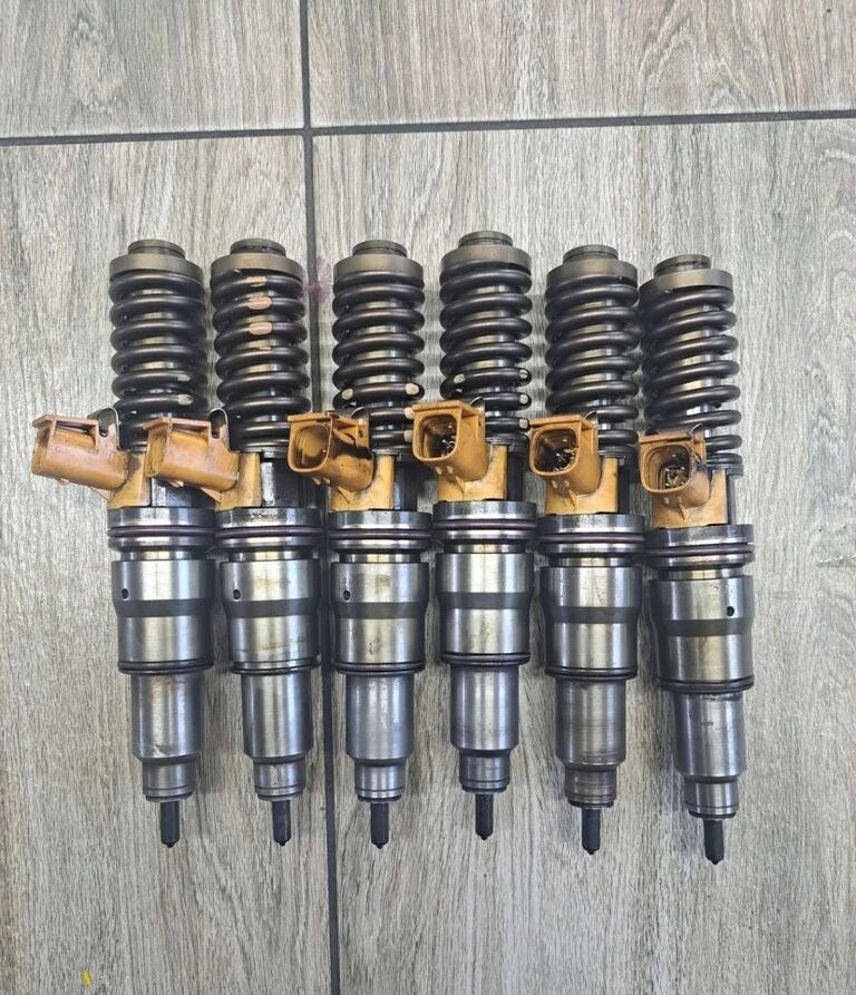 Renault POMPO E POMPOWTRYSKI MAGNUM DXI VOLVO FM FH 21340616 Renault RENAULT MAGNUM DXI VOLVO FM FH 21340616 - Injector voor Vrachtwagen: afbeelding 1 Renault POMPO E POMPOWTRYSKI MAGNUM DXI VOLVO FM FH 21340616 Renault RENAULT MAGNUM DXI VOLVO FM FH 21340616 - Injector voor Vrachtwagen: afbeelding 1
